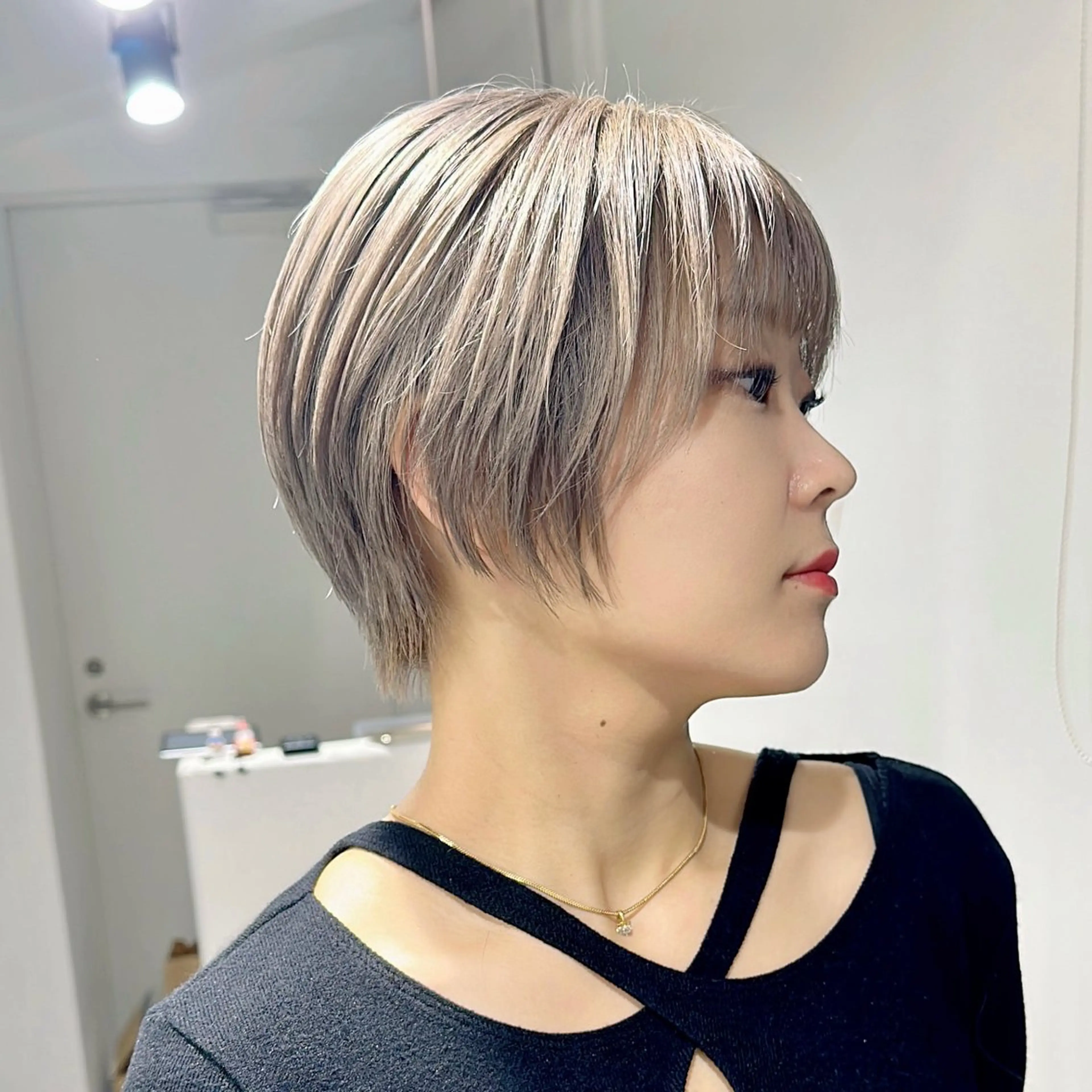 ショート カラー ブリーチなし/レイヤ ー特化🌈Tommyのヘアスタイル