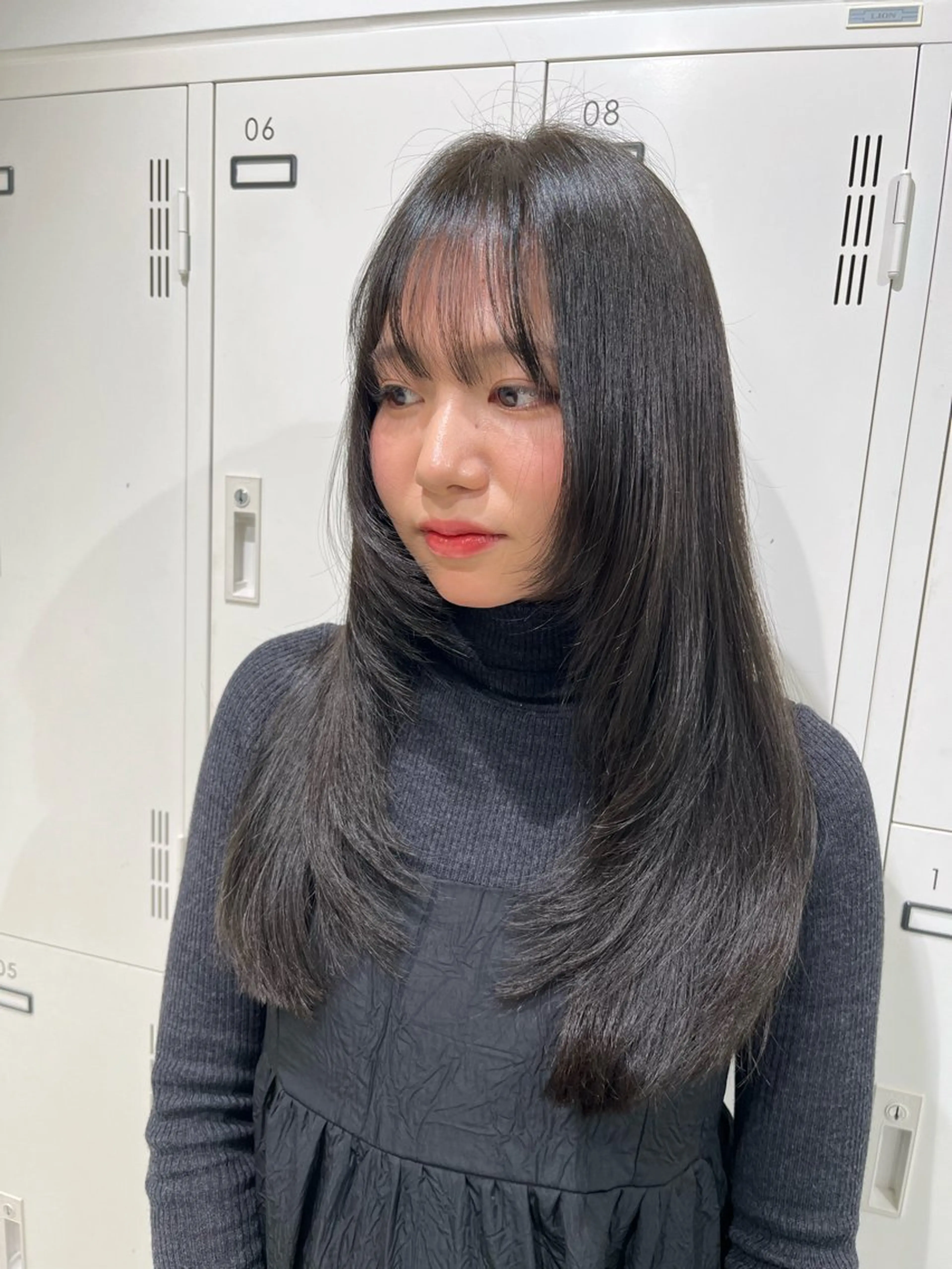 ロング カラー ロングレイヤー オリーブグレー レイヤーカット ロング カット ヘアカラー トリートメント 【センターパート/ マッシュ】ryokaのヘアスタイル