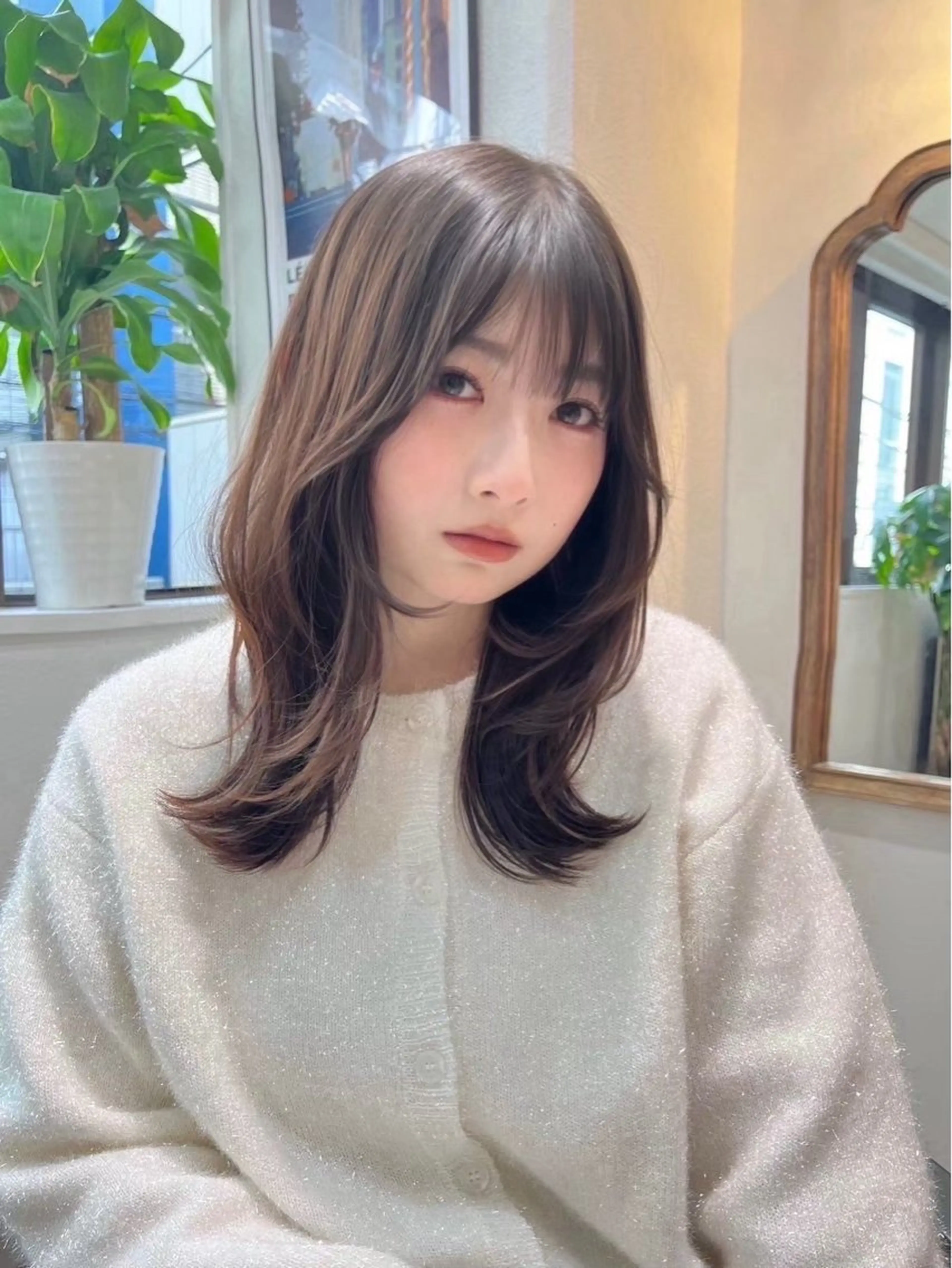 セミロング 小林 美月  透明感カラーのヘアスタイル
