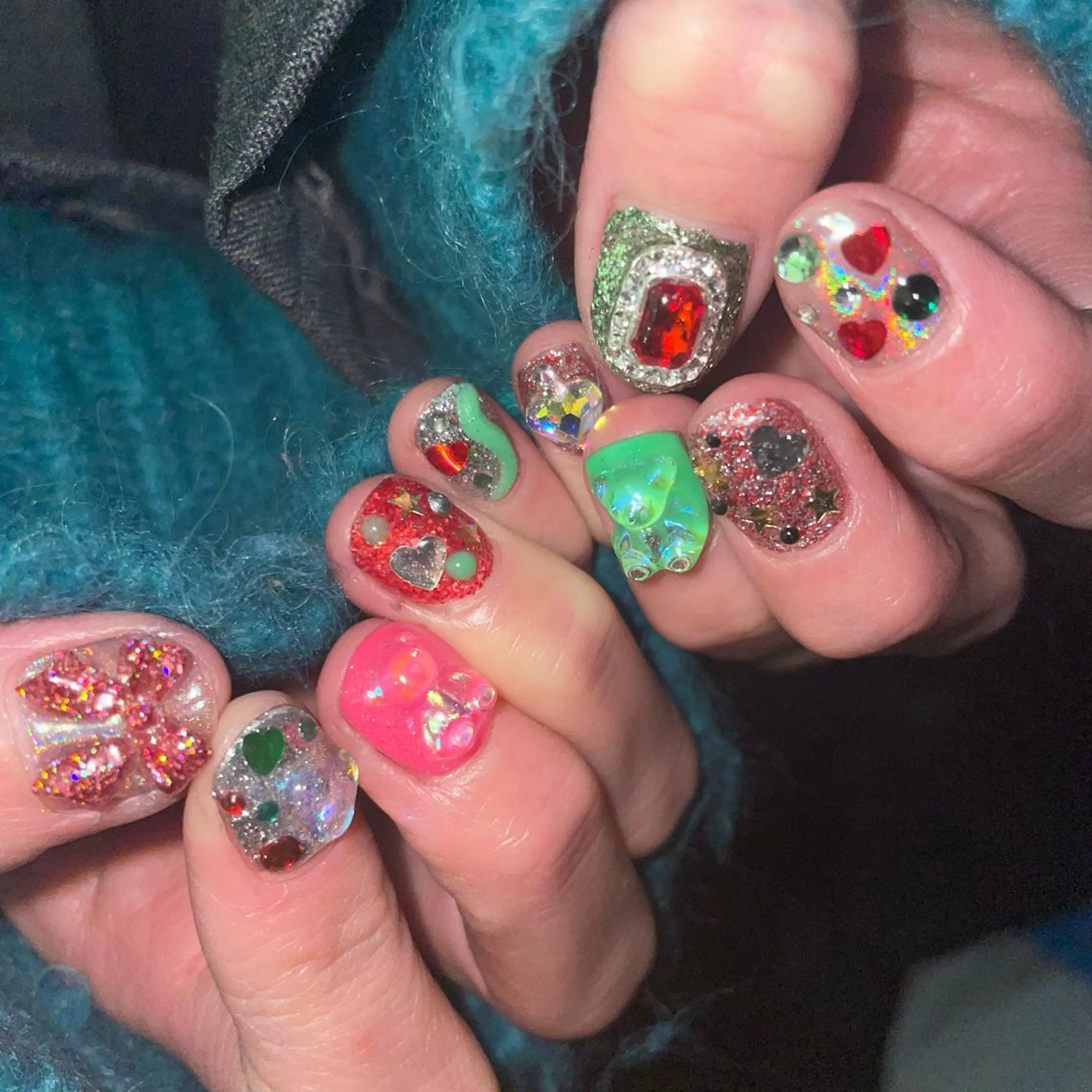 ネイル 冬ネイル クリスマス 【 ﾈｲﾘｽﾄ&ｱｲ ﾘｽﾄ】キヨカのネイルデザイン