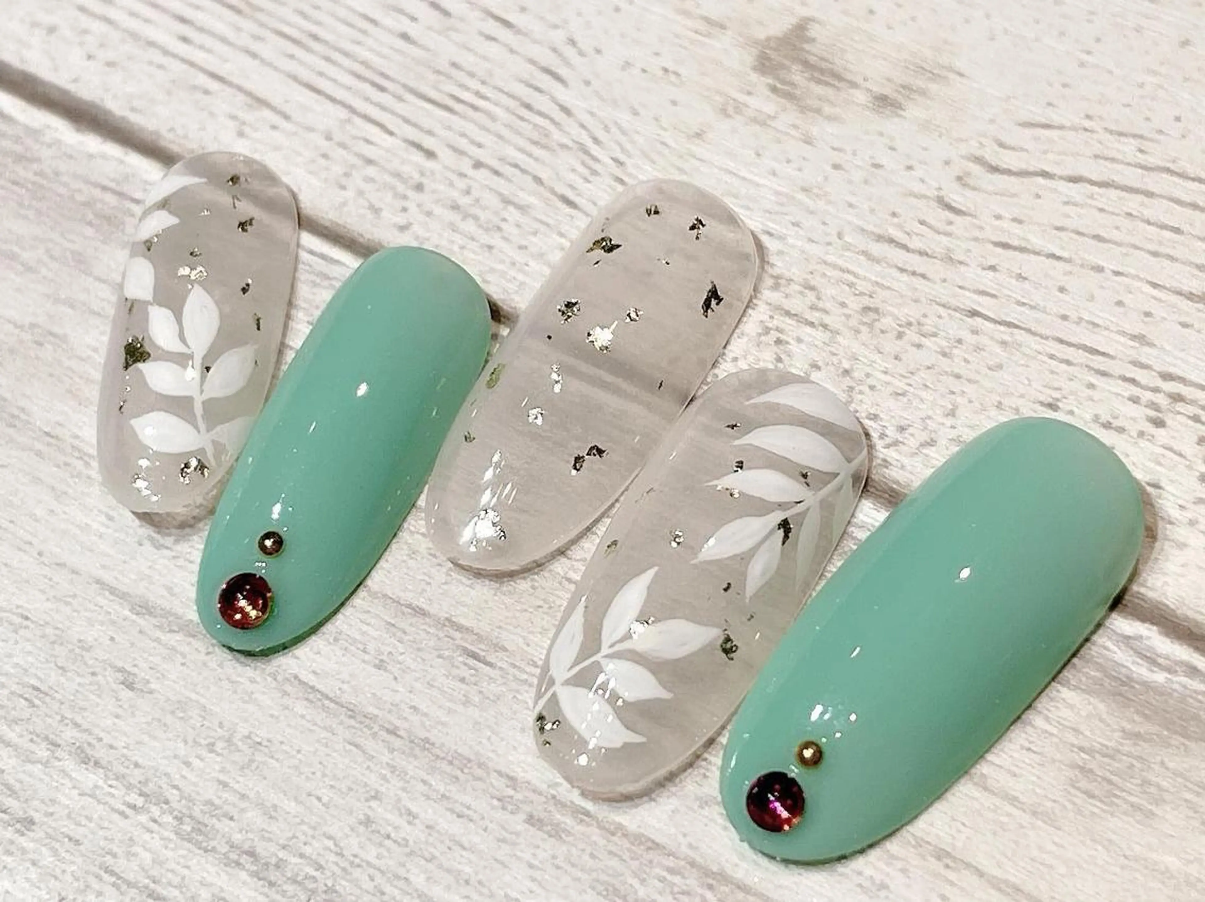 ネイル マツエク・マツパ まつげパーマ ボリュームラッシュ ジェルネイル ニュアンスネイル パラジェル 髙橋 敦子のマツエク・マツパデザイン