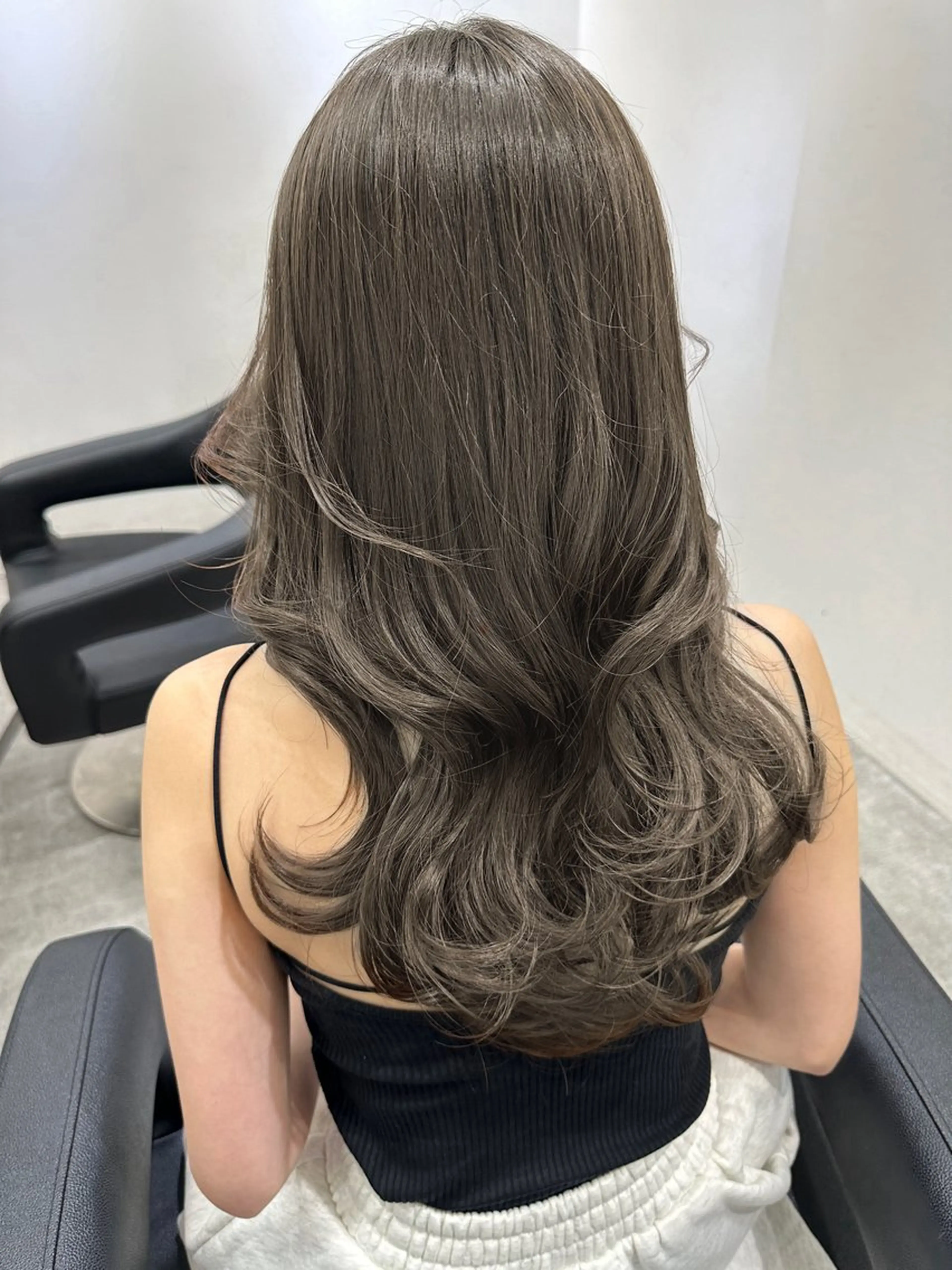 セミロング カラー カット ヘアカラー トリートメント 艶髪レイヤー顔周り グレージュ添田晃基のヘアスタイル
