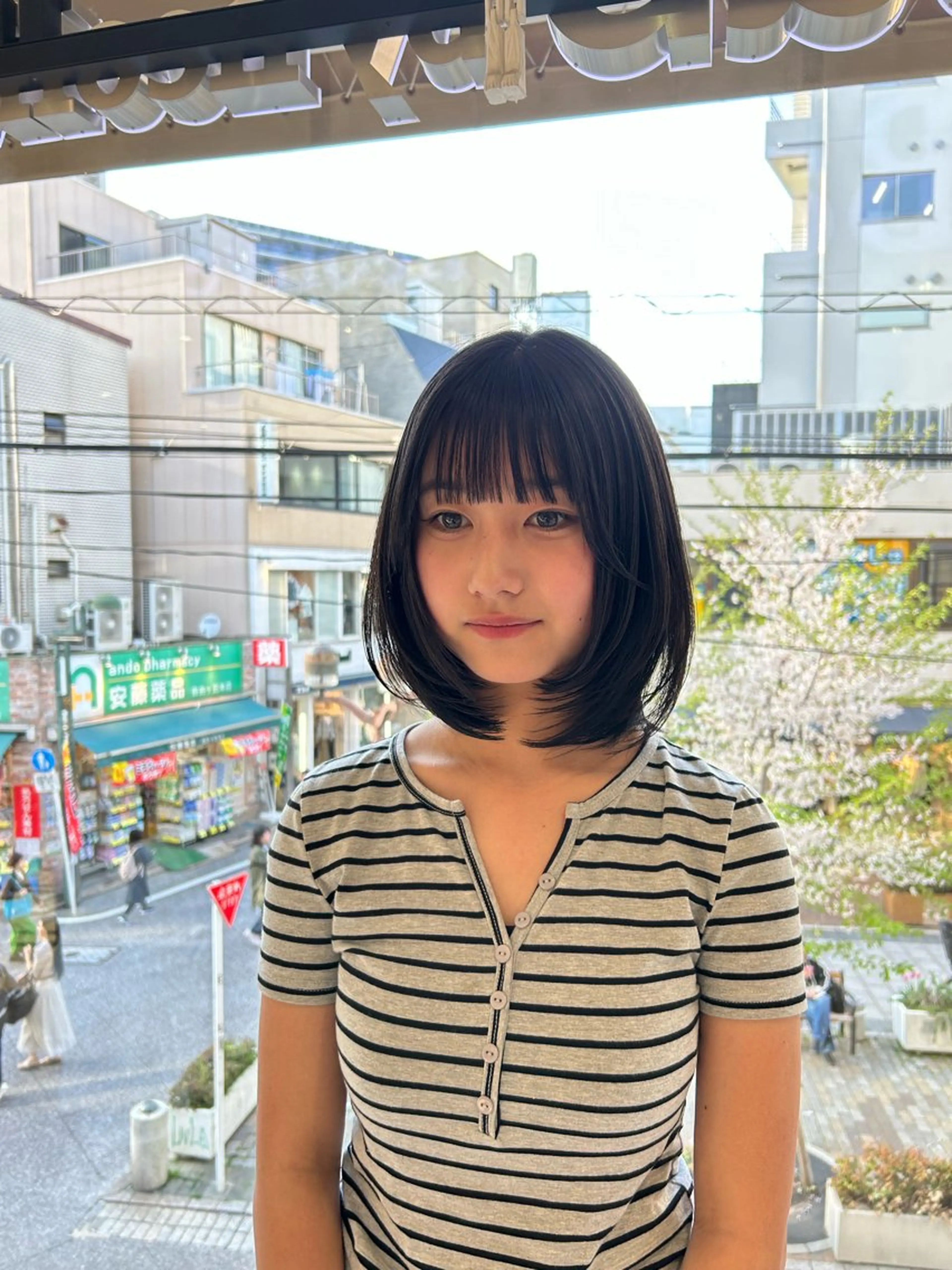 カット 菅沼 紀世／顔周りレイヤーのヘアスタイル