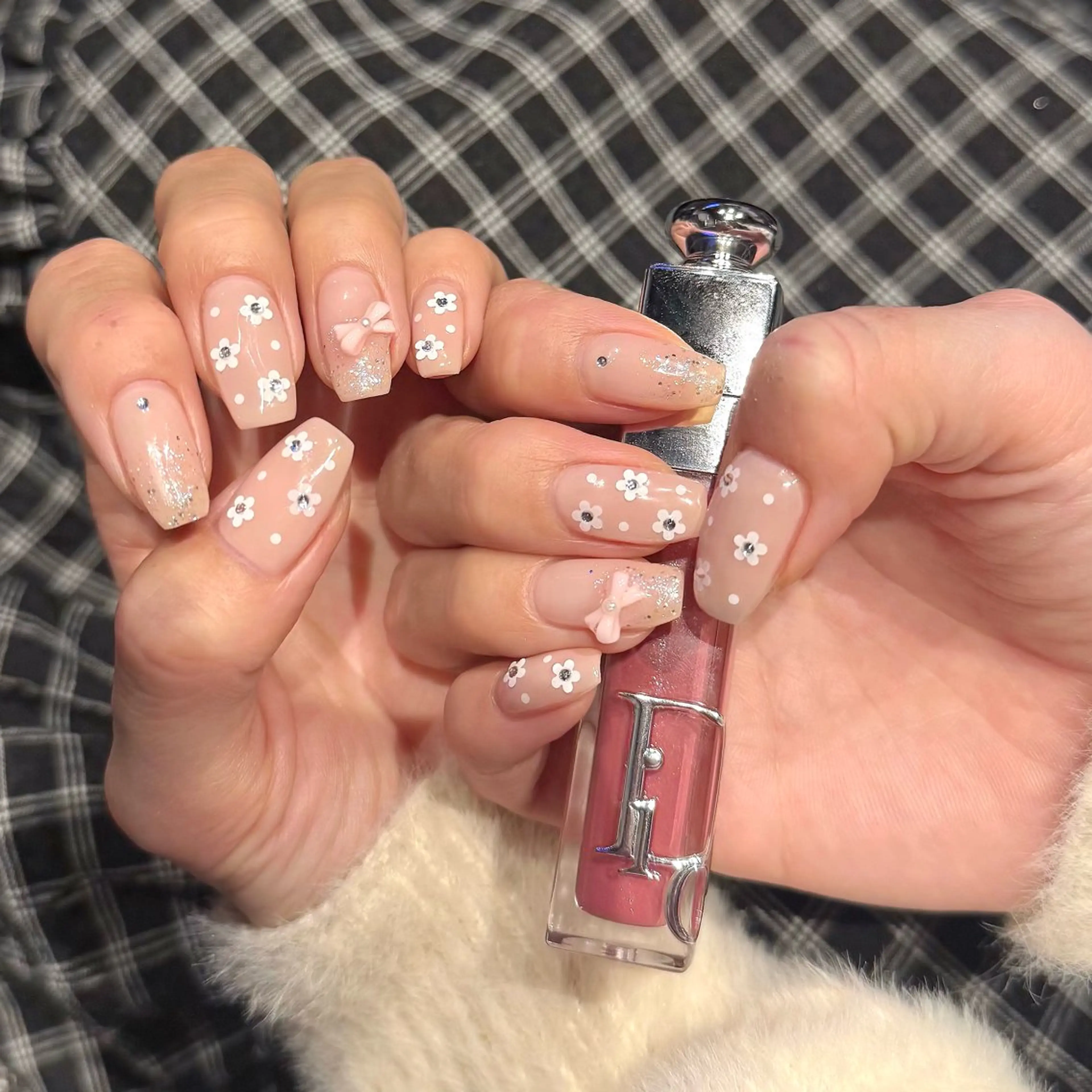 ネイル シュシュ 🎀 girly nailのネイルデザイン