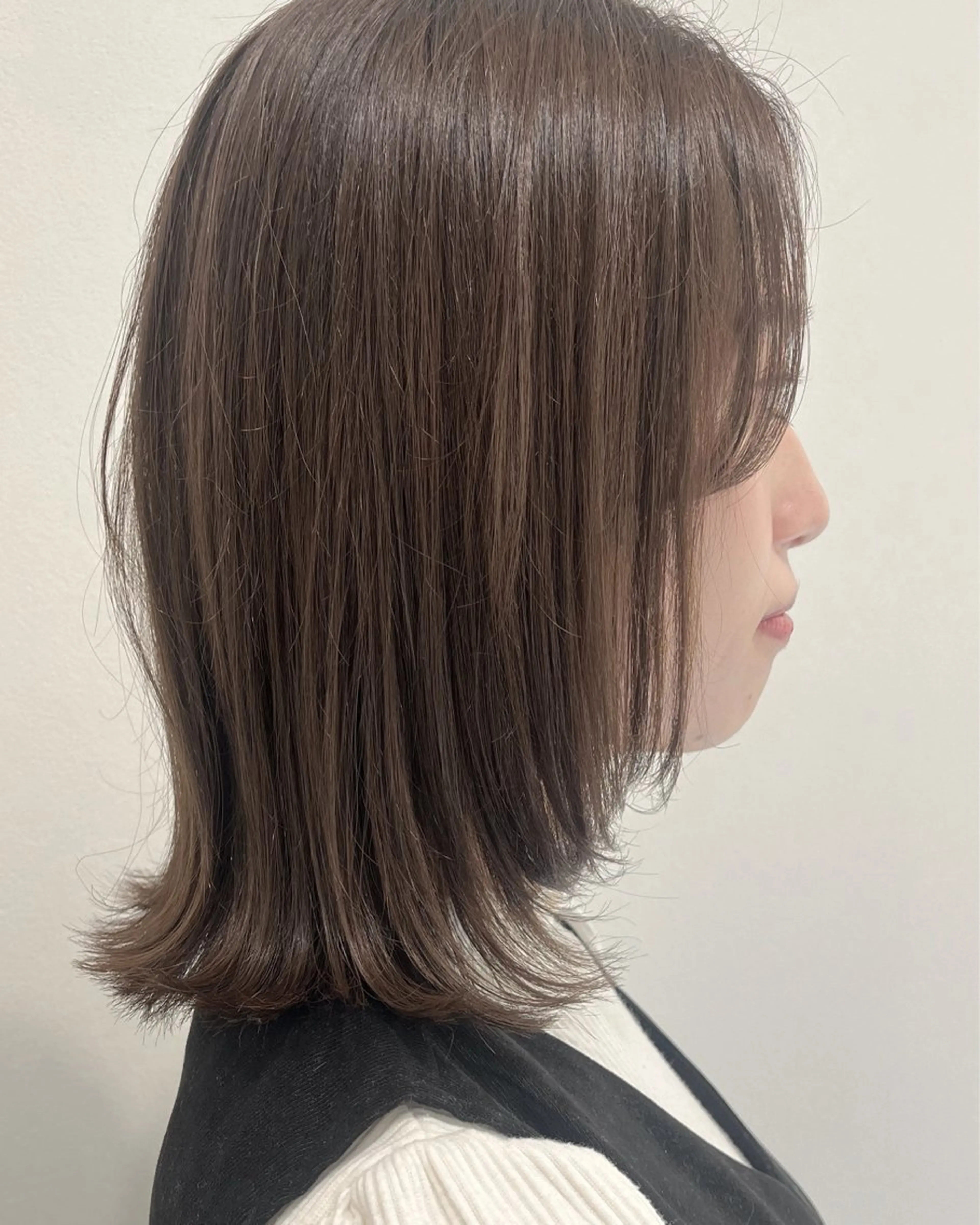 ミディアム カラー 透明感カラー 顔まわりレイヤー レイヤーカット tocca🪴 ARISA🕊️のヘアスタイル