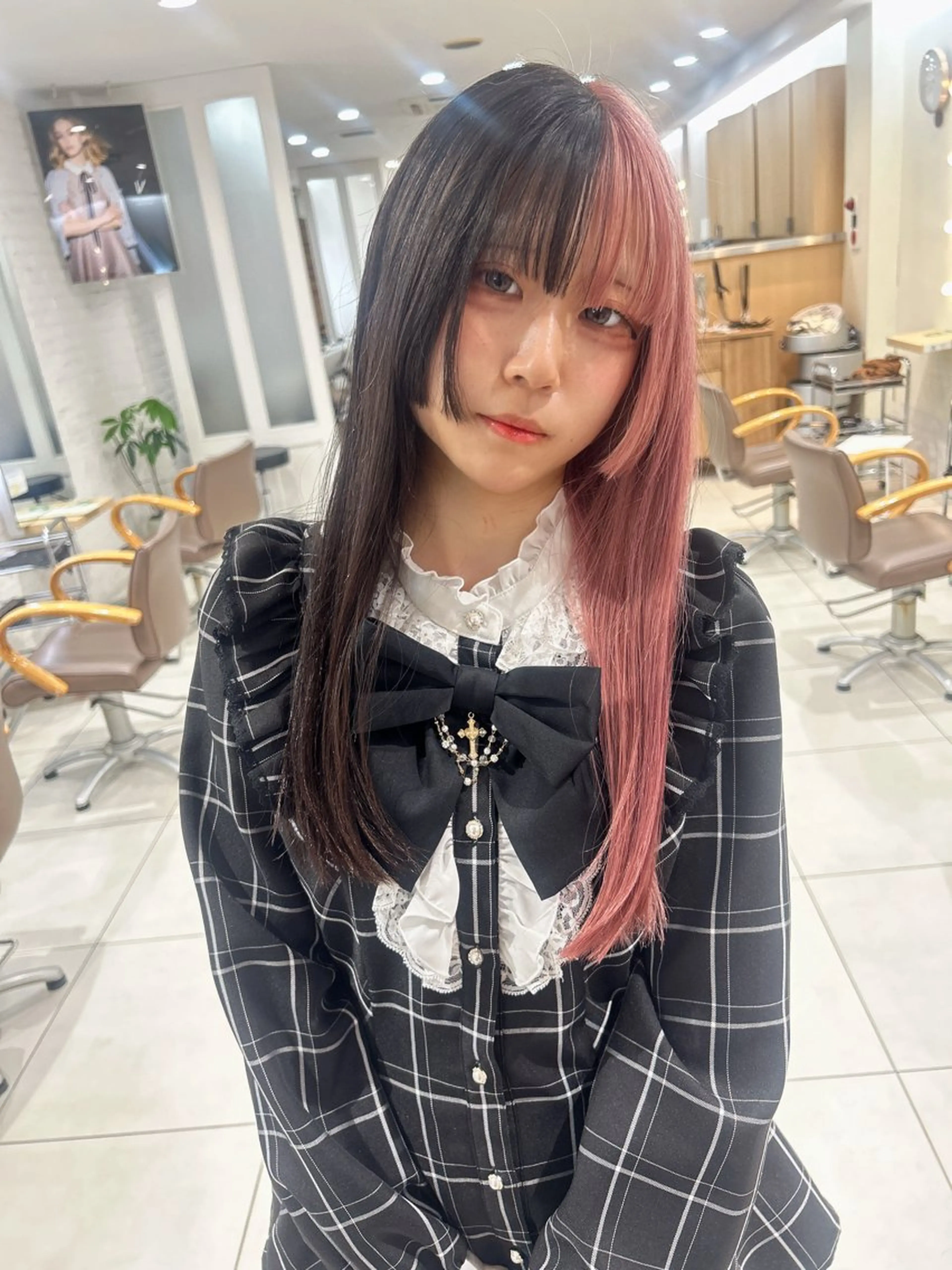 ロング カラー 黒髪 ブリーチ ピンクカラー 🍀透明感抜群🍀/ ハイトーンカラーのヘアスタイル