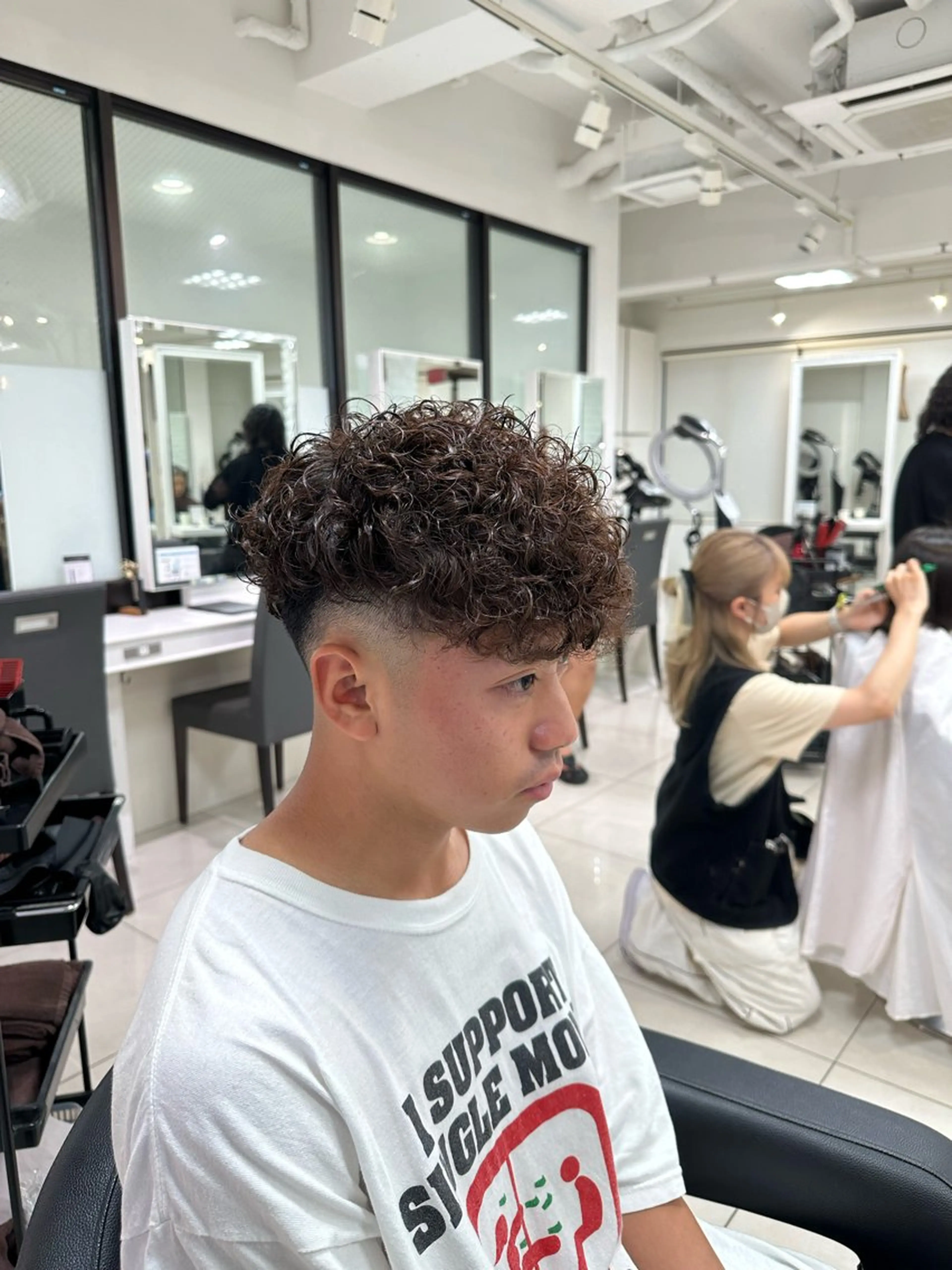 ショート カラー パーマ メンズ スペインカール ブラウンカラー カット ヘアカラー パーマ トリートメント フェザーパーマ職人 🪶ryosukeのヘアスタイル