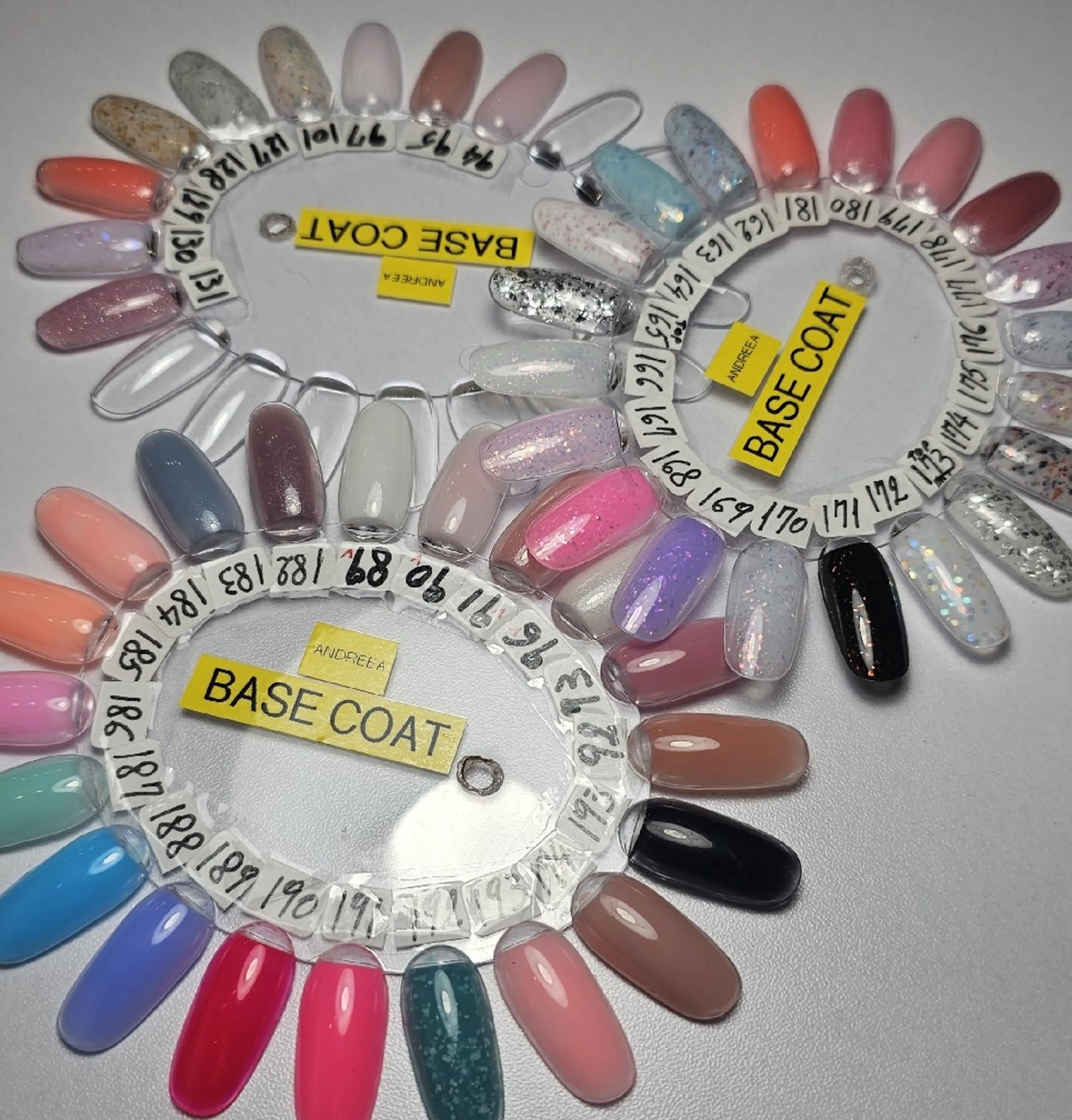 🌈50 色ワンカラー 💖キャンペーン✨2色まで ([オフのみ+30分]🚫コースアートなし➡️長い爪+1.000 ¥の写真