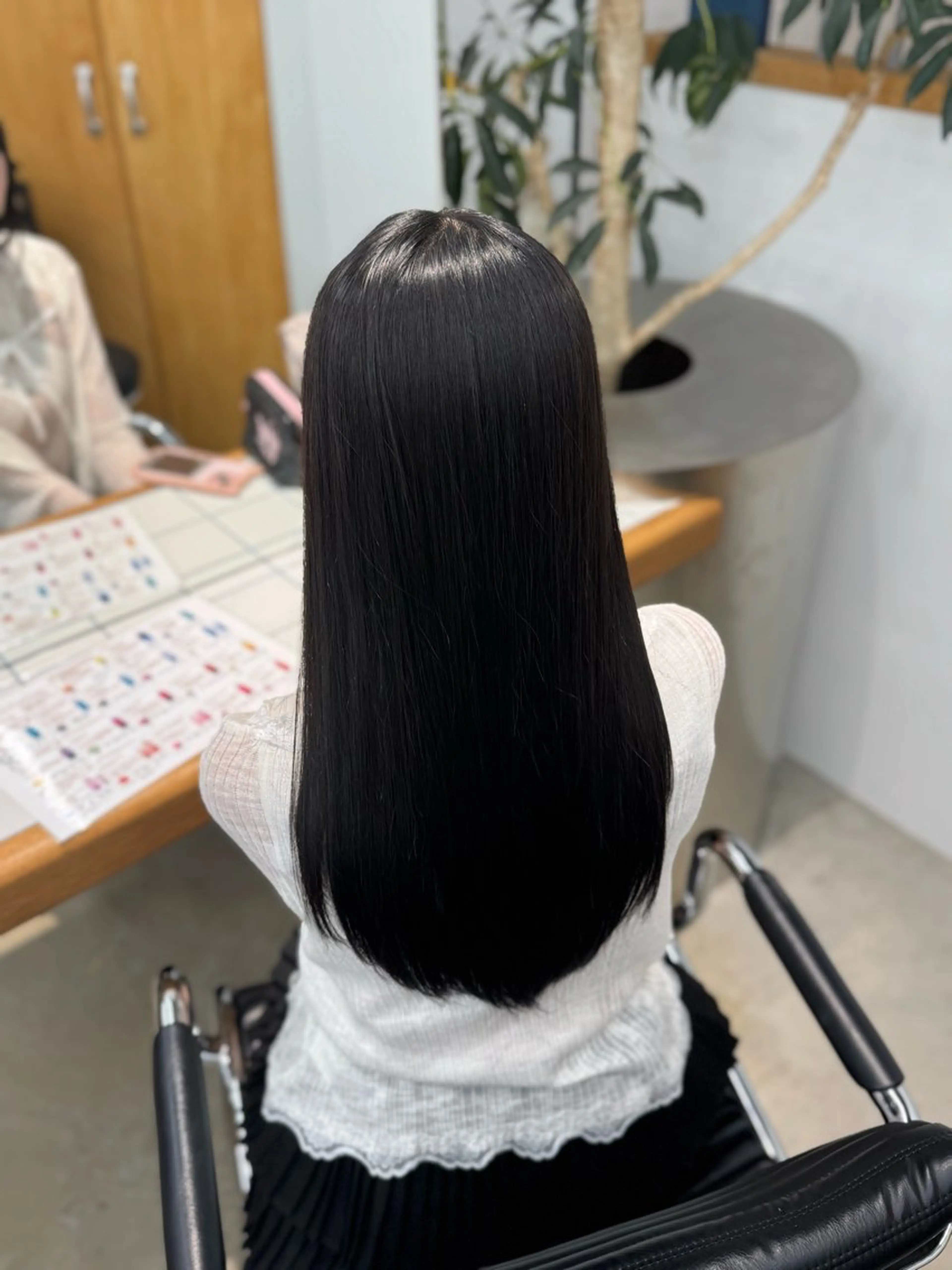 なんと同時施術もできます😳！ワンカラー ＋ 《髪質改善》中性ストレート 👈🏻プラス料金でトリートメントつけれます！の写真