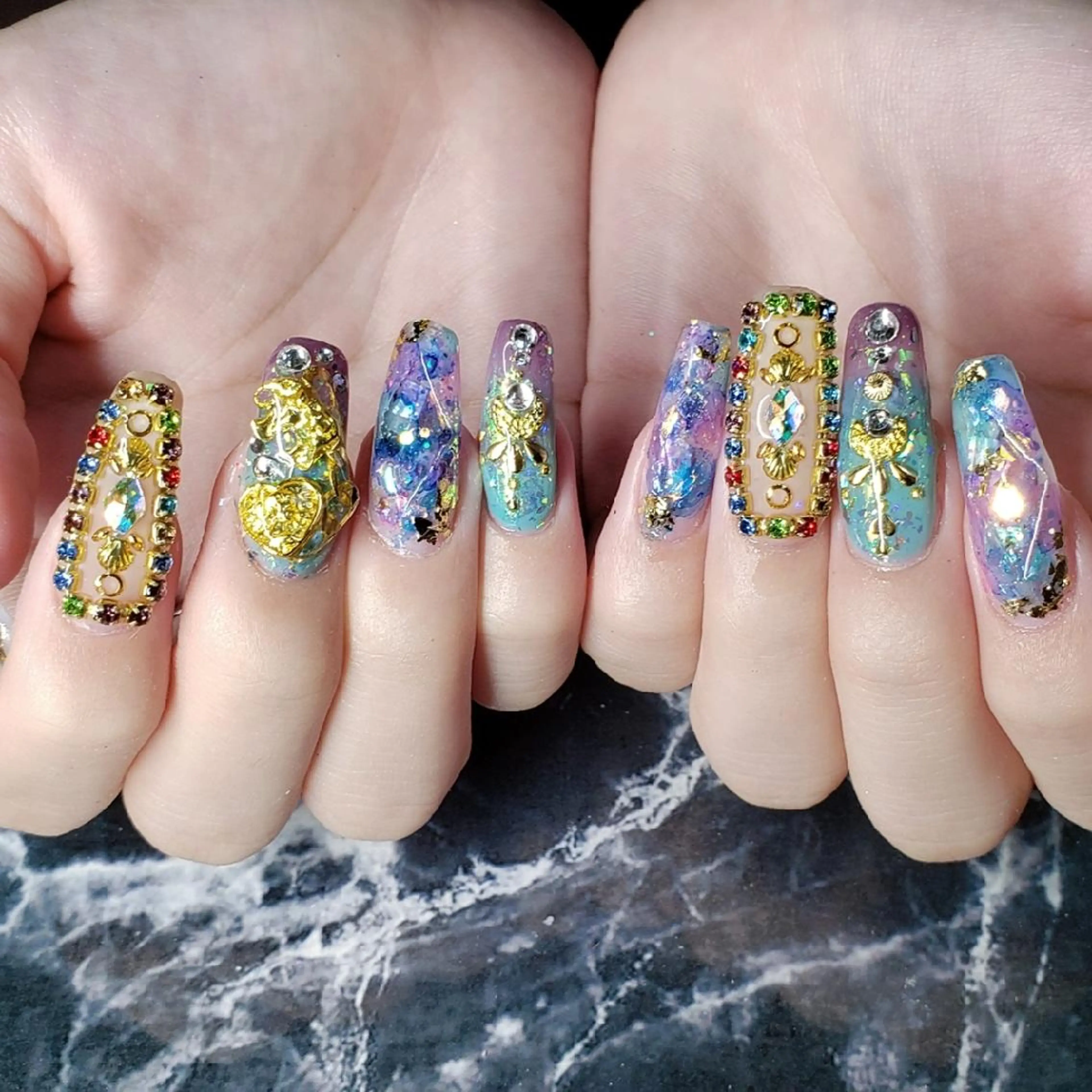 ミディアム ネイル ハンドネイル クロキ 。のネイルデザイン