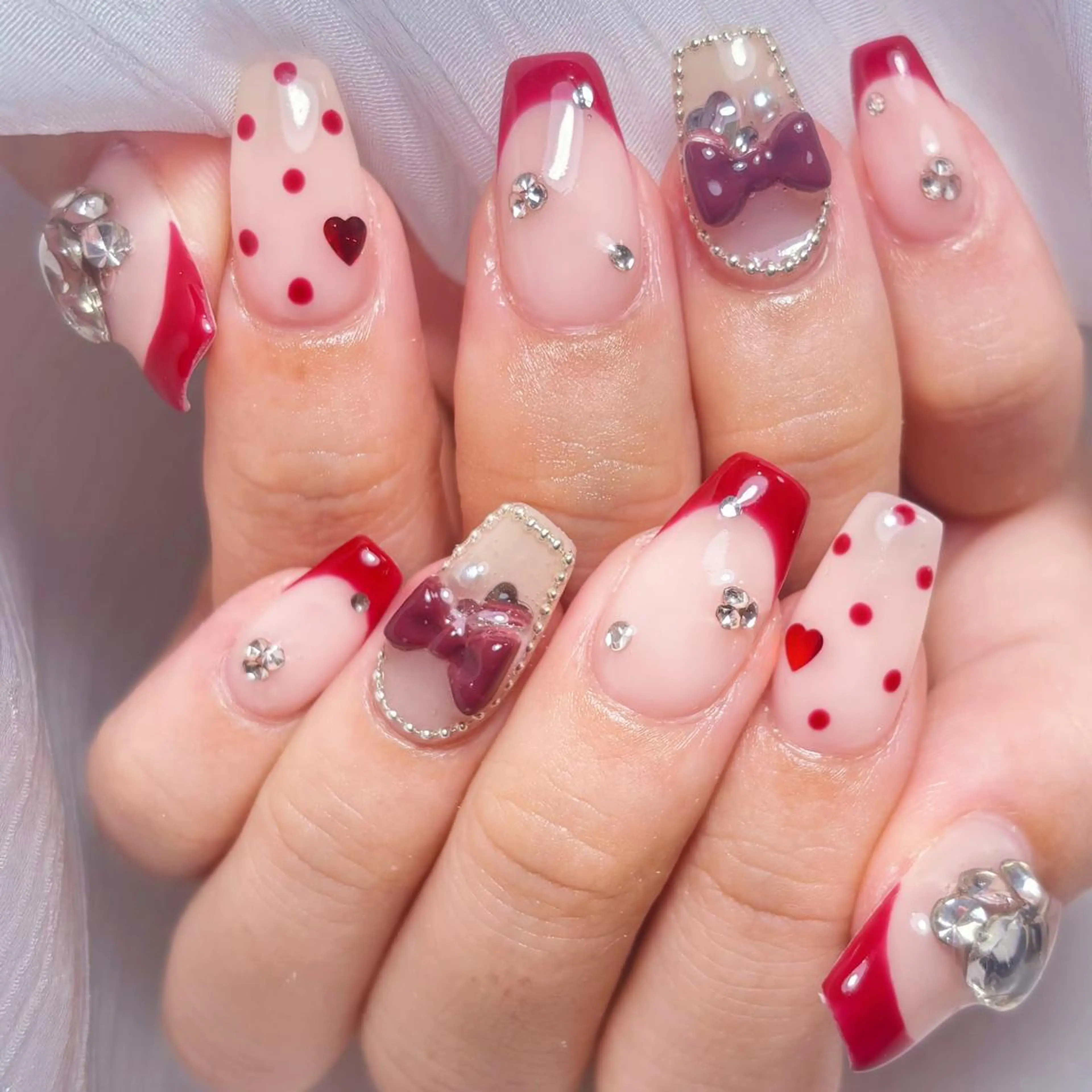 ネイル アートネイル オーロラネイル ガーリー キラキラネイル 韓国ネイル DIAMOND NailStudioのネイルデザイン