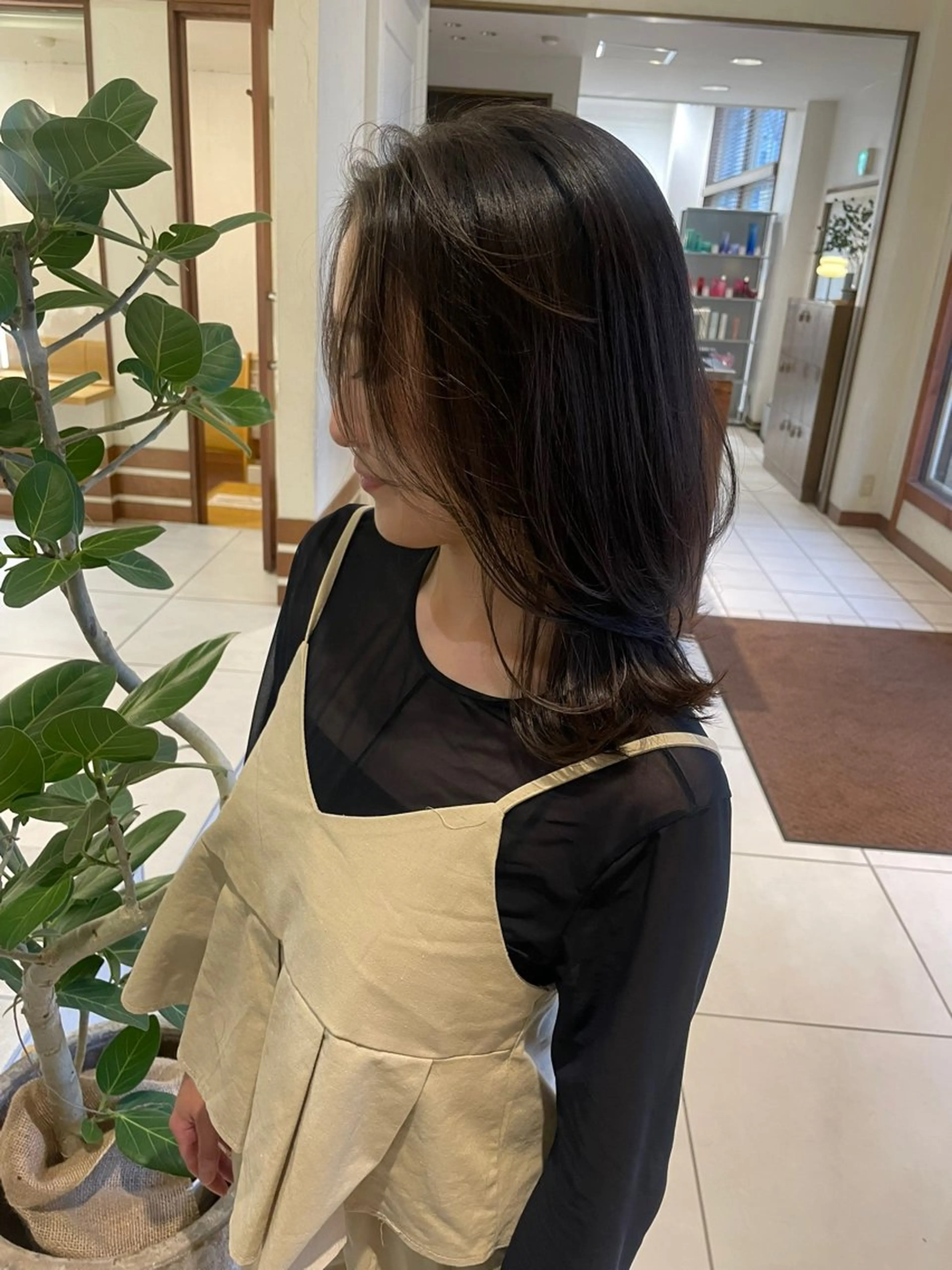 ミディアム レイヤーカット カット 片山 千晴のヘアスタイル