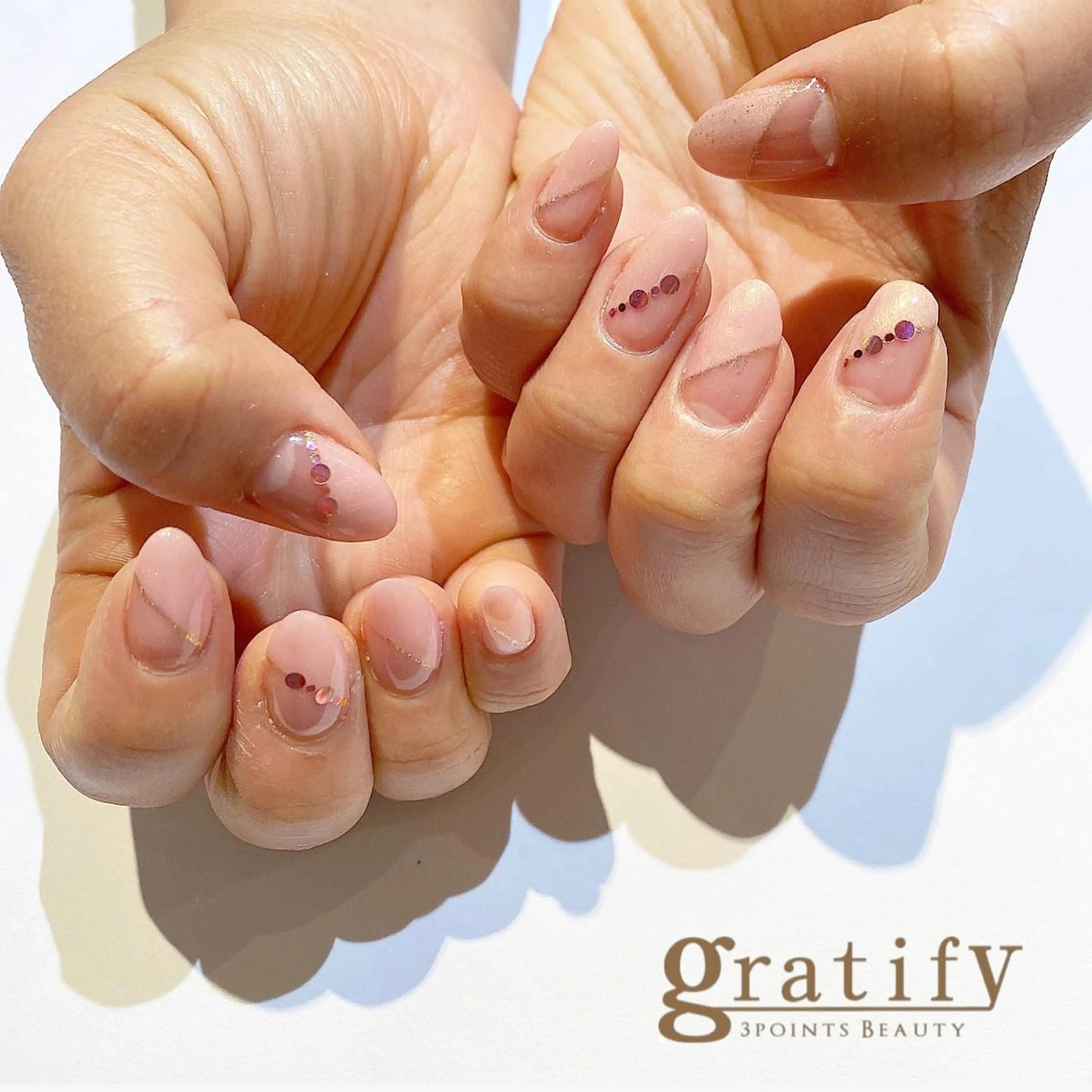 ネイル フレンチネイル ホログラムネイル ラメ(グリッター) シンプルネイル 安永 めぐみのネイルデザイン