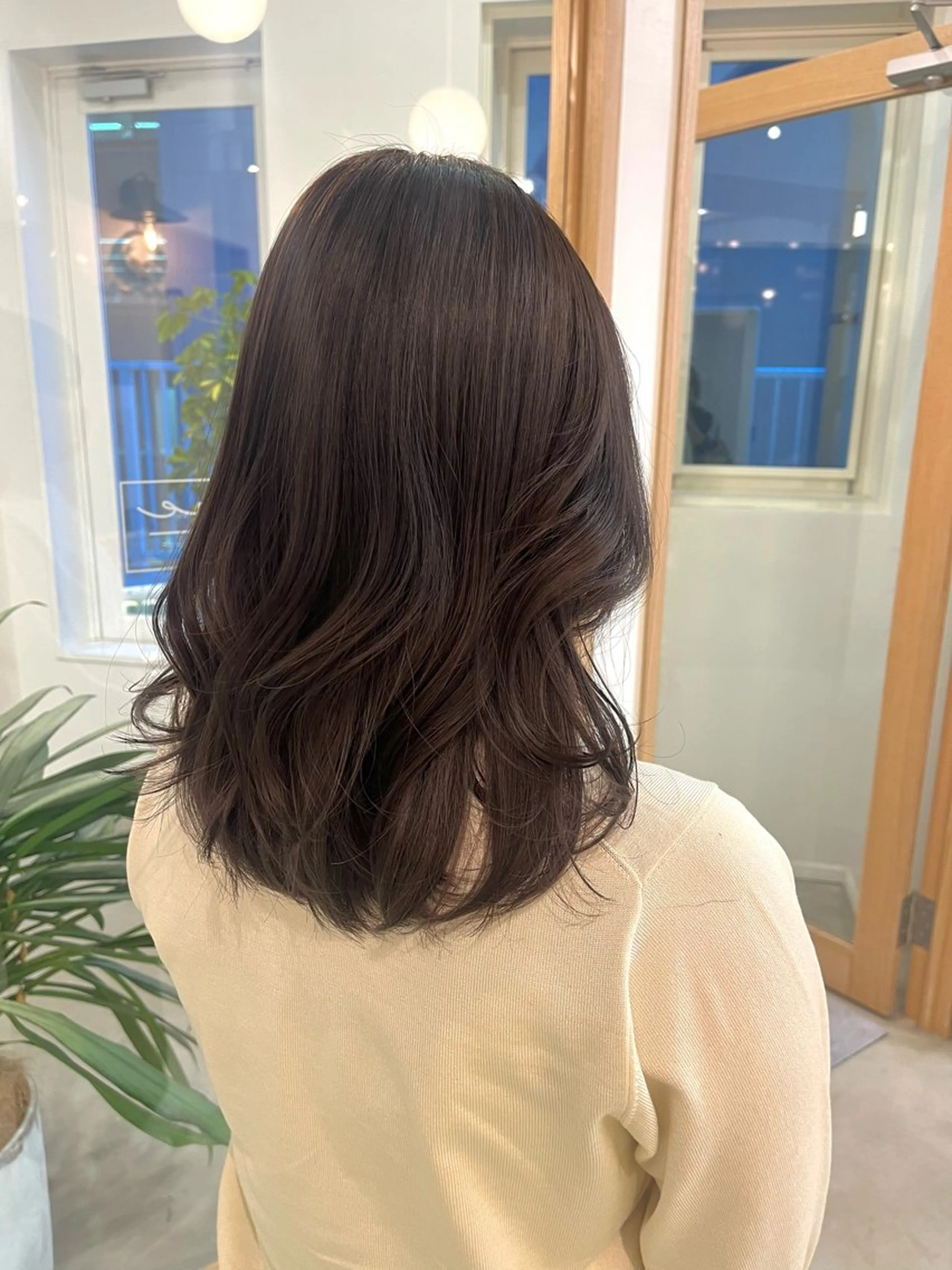 ミディアム ヘアカラー トリートメント marino/ カラー/顔周りカットのヘアスタイル