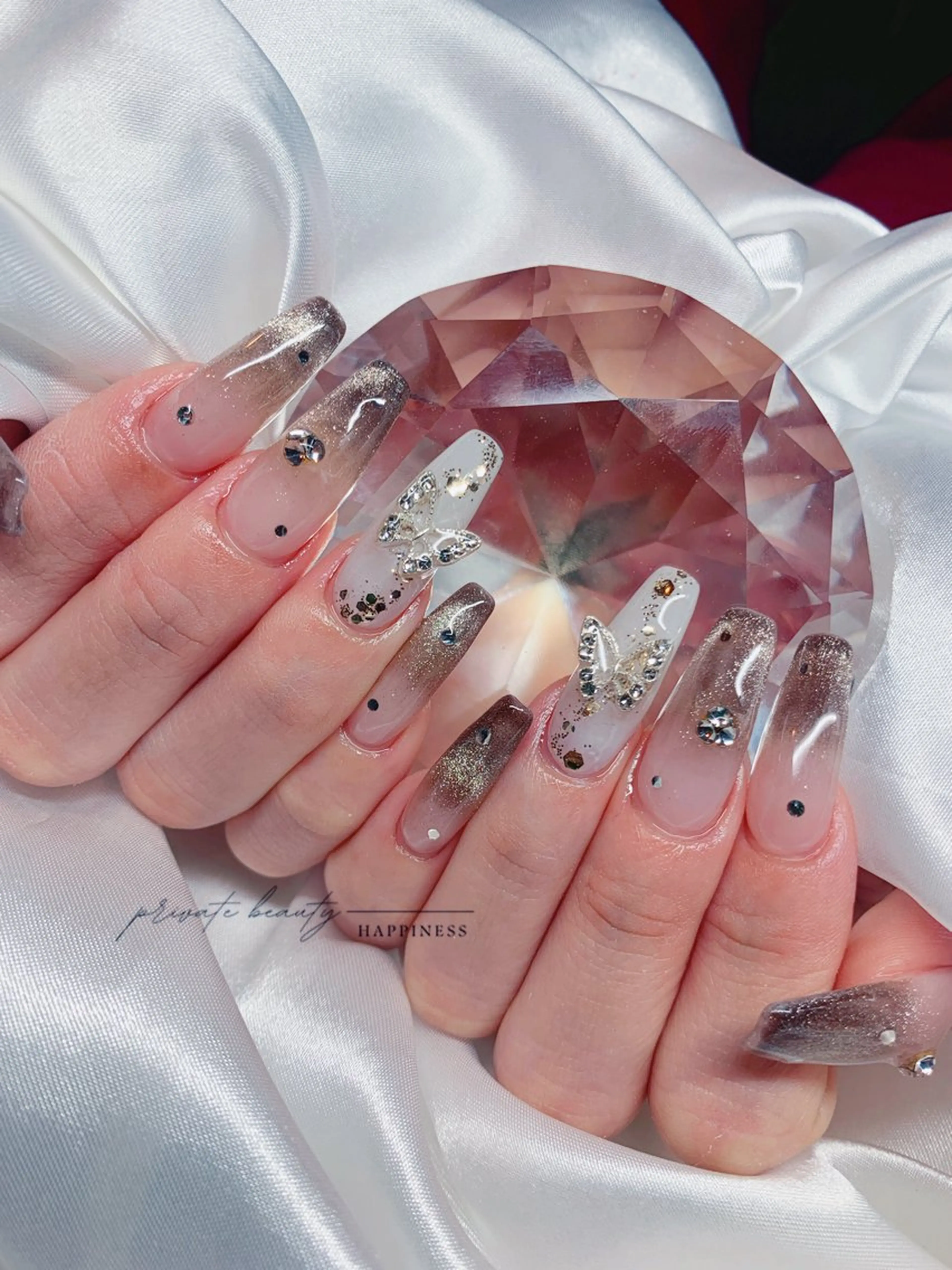 ネイル ロングネイル 赤色 スカルプネイル スクエアネイル happiness nailのネイルデザイン