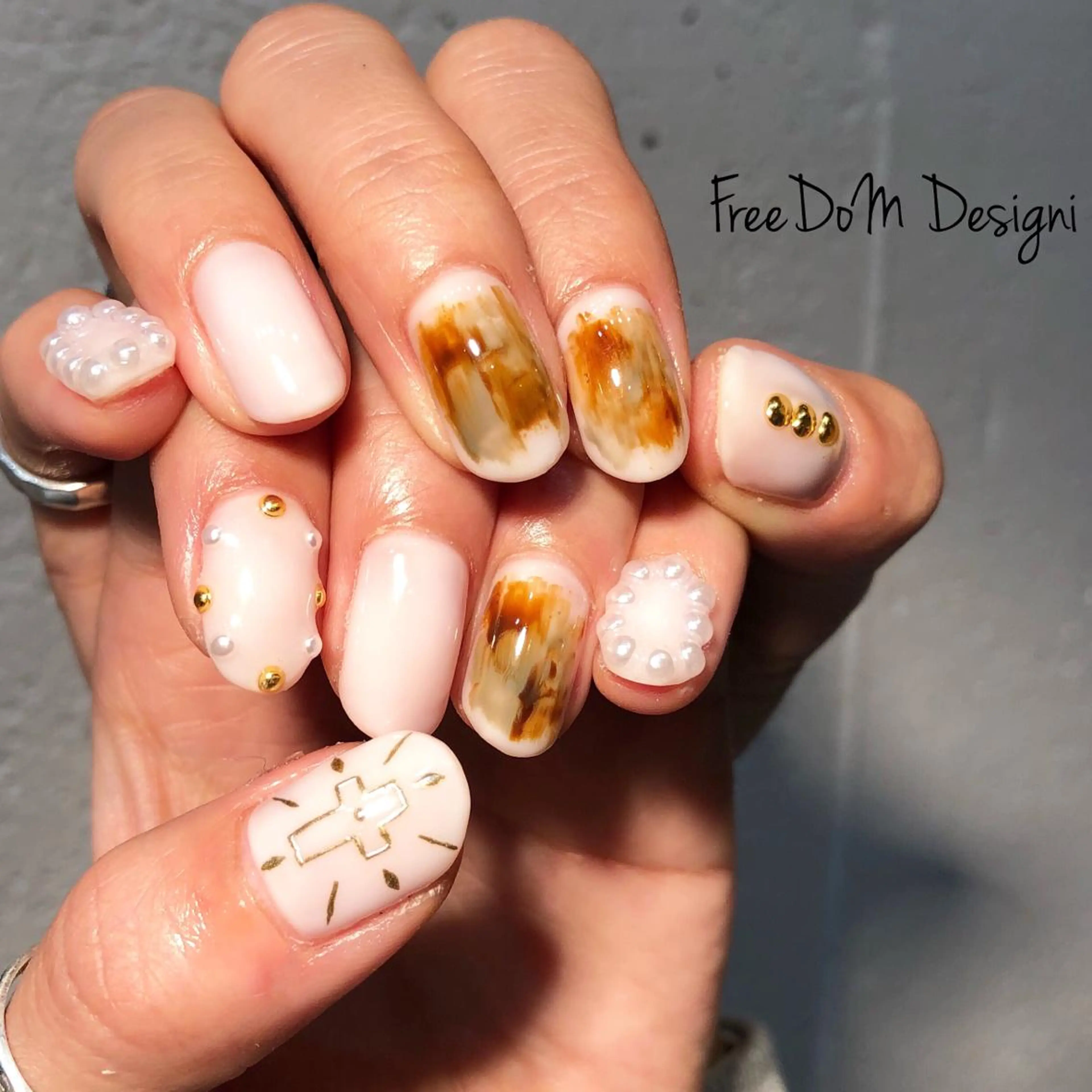 ネイル アートネイル ＦreeDoＭ   Design所属・W KUMIのネイルデザイン