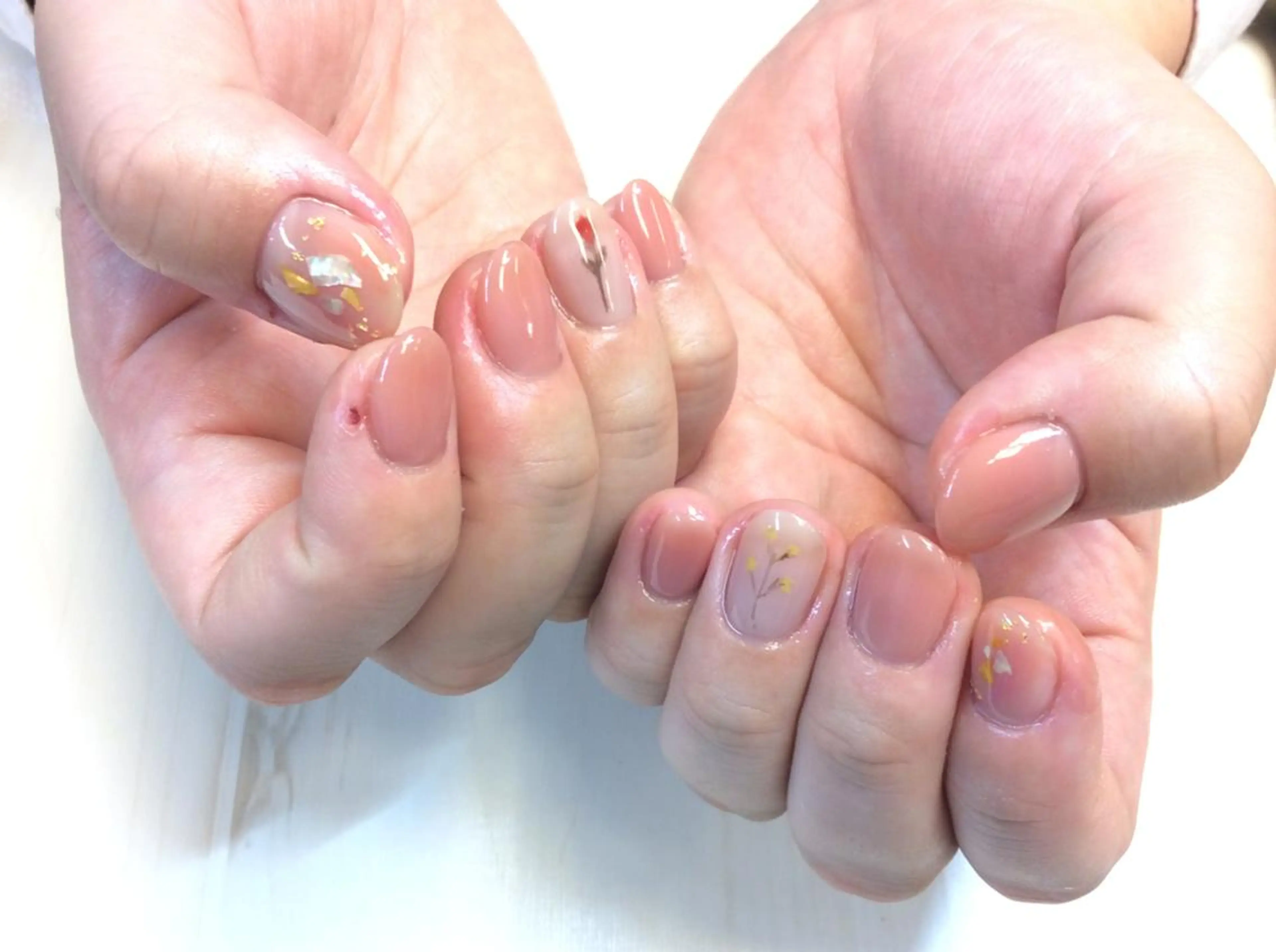 ネイル アートネイル フラワーネイル ニュアンスネイル 新橋 ルキナ スタッフのネイルデザイン