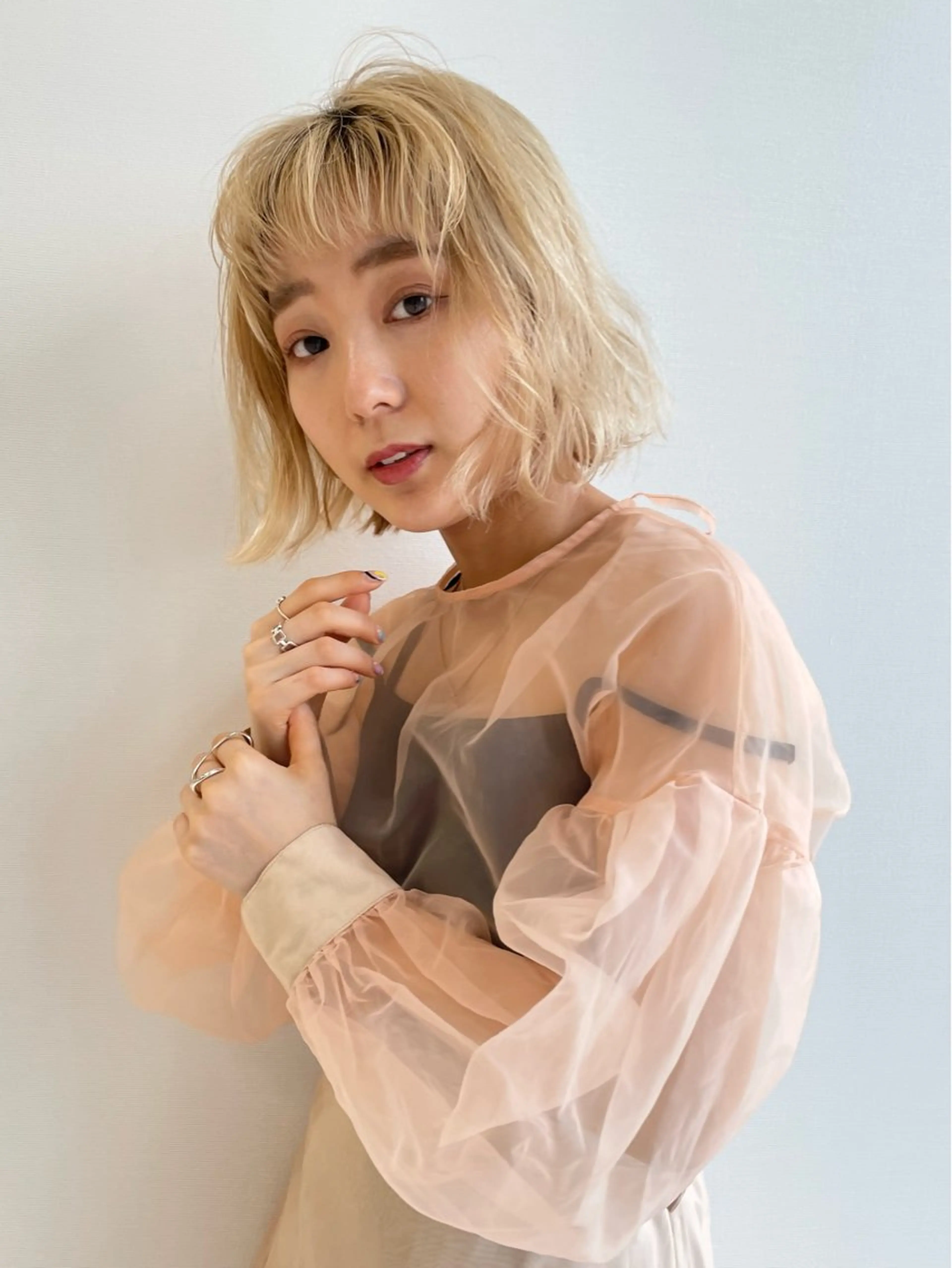 ミディアム カラー ハイトーンカラー ボブ ヘアカラー 落合希 Olivebeigeのヘアスタイル