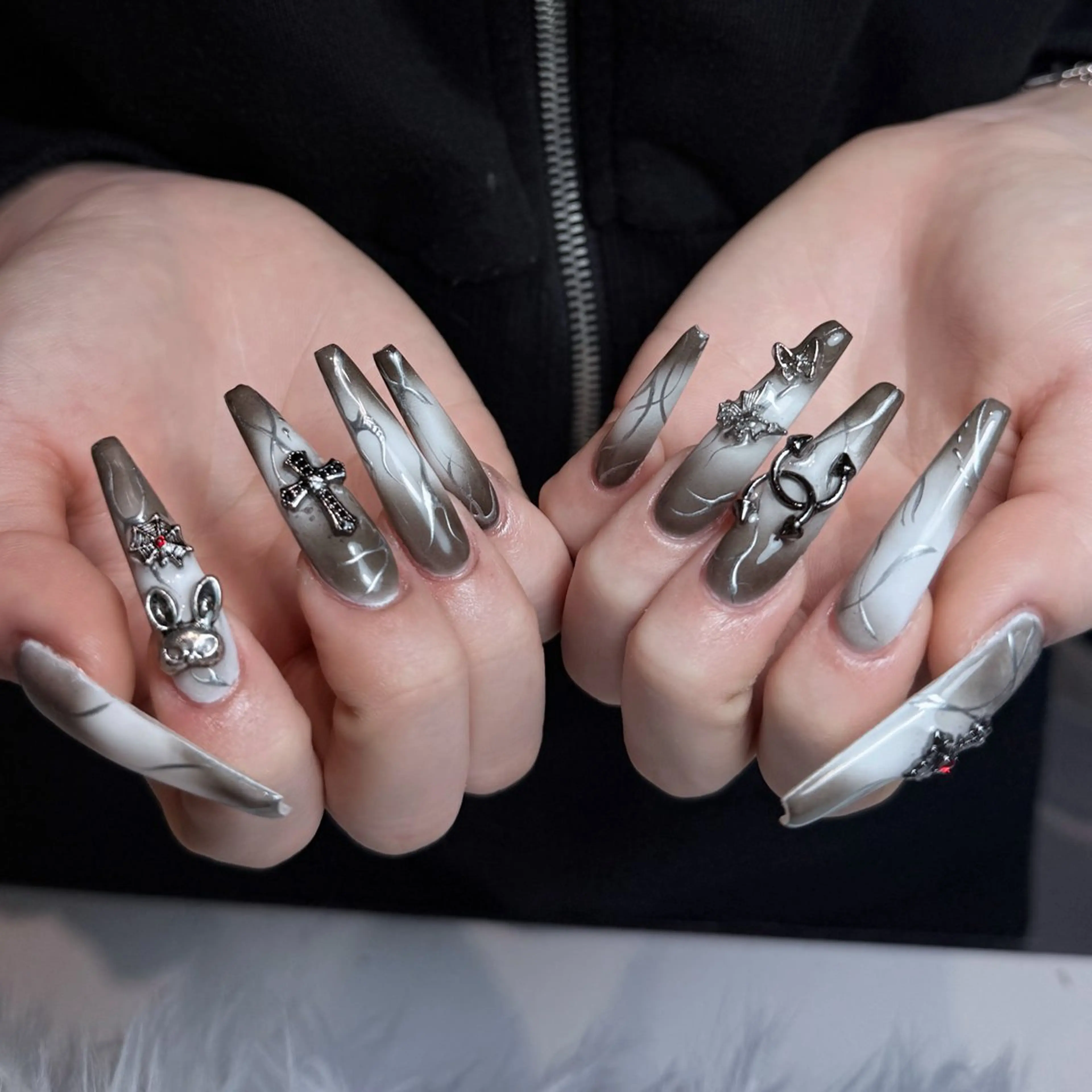 ネイル オーロラネイル ボルドー ブラウン 氷ネイル・うるうるネイル キラキラネイル ハンドネイル Julli NailStudioのネイルデザイン