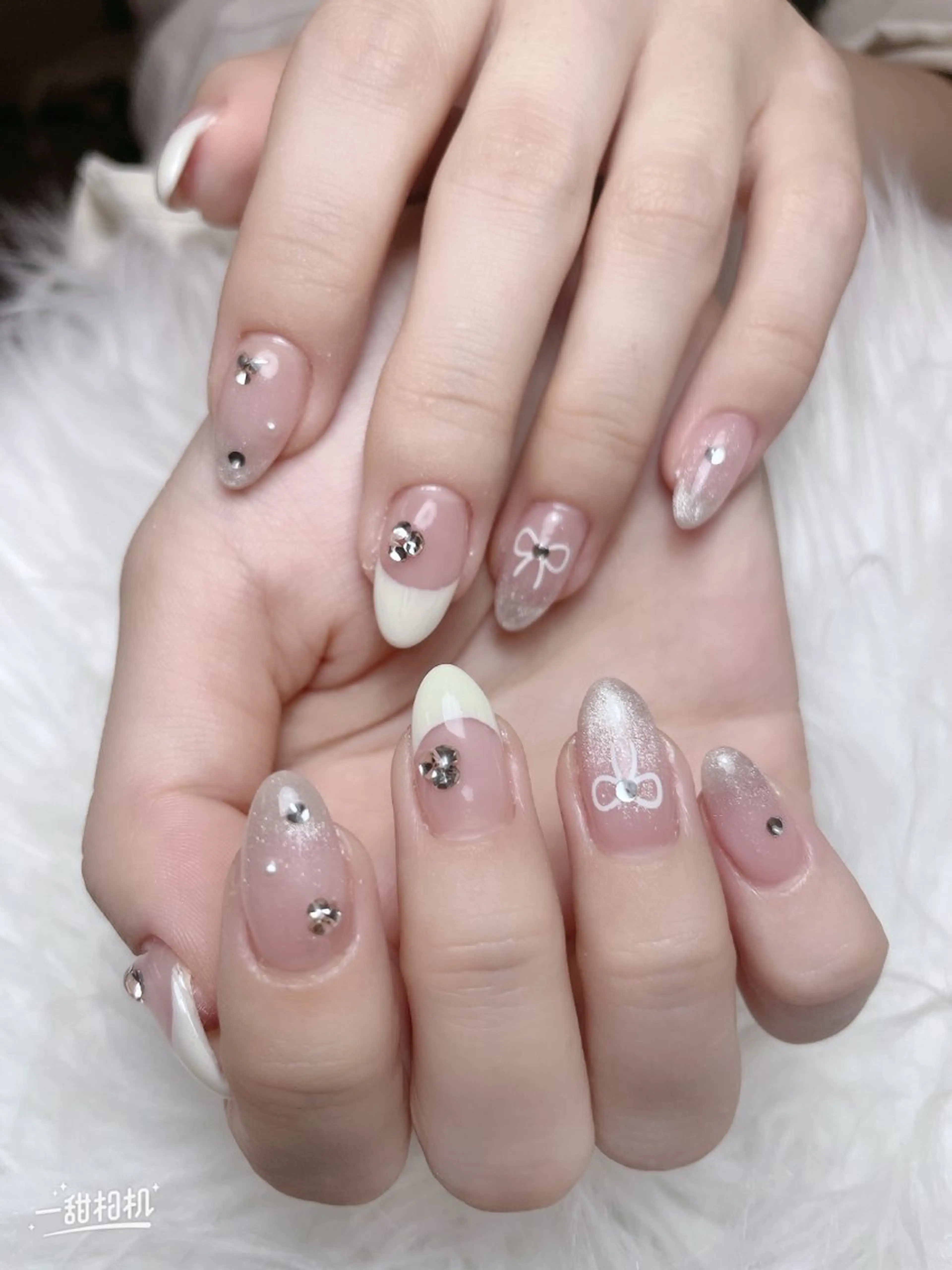 ネイル チークネイル 長さ出し フレンチネイル キラキラネイル ラメ(グリッター) ハンドネイル Vp ネイルのネイルデザイン