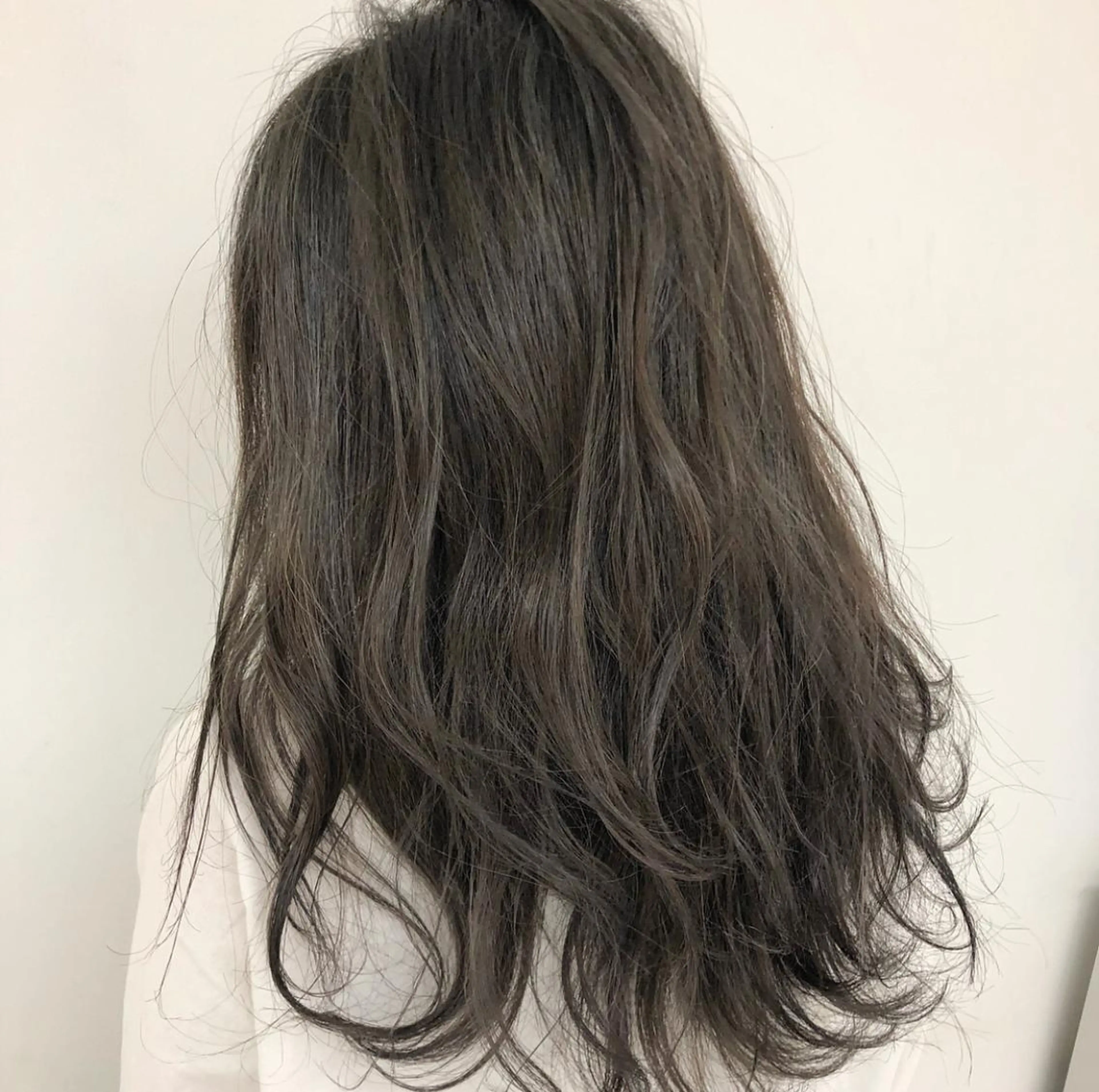 ロング カラー アッシュ バレイヤージュ ブリーチ グラデーションカラー グレージュ レイヤー/韓国/ 顔周り/しんやのヘアスタイル