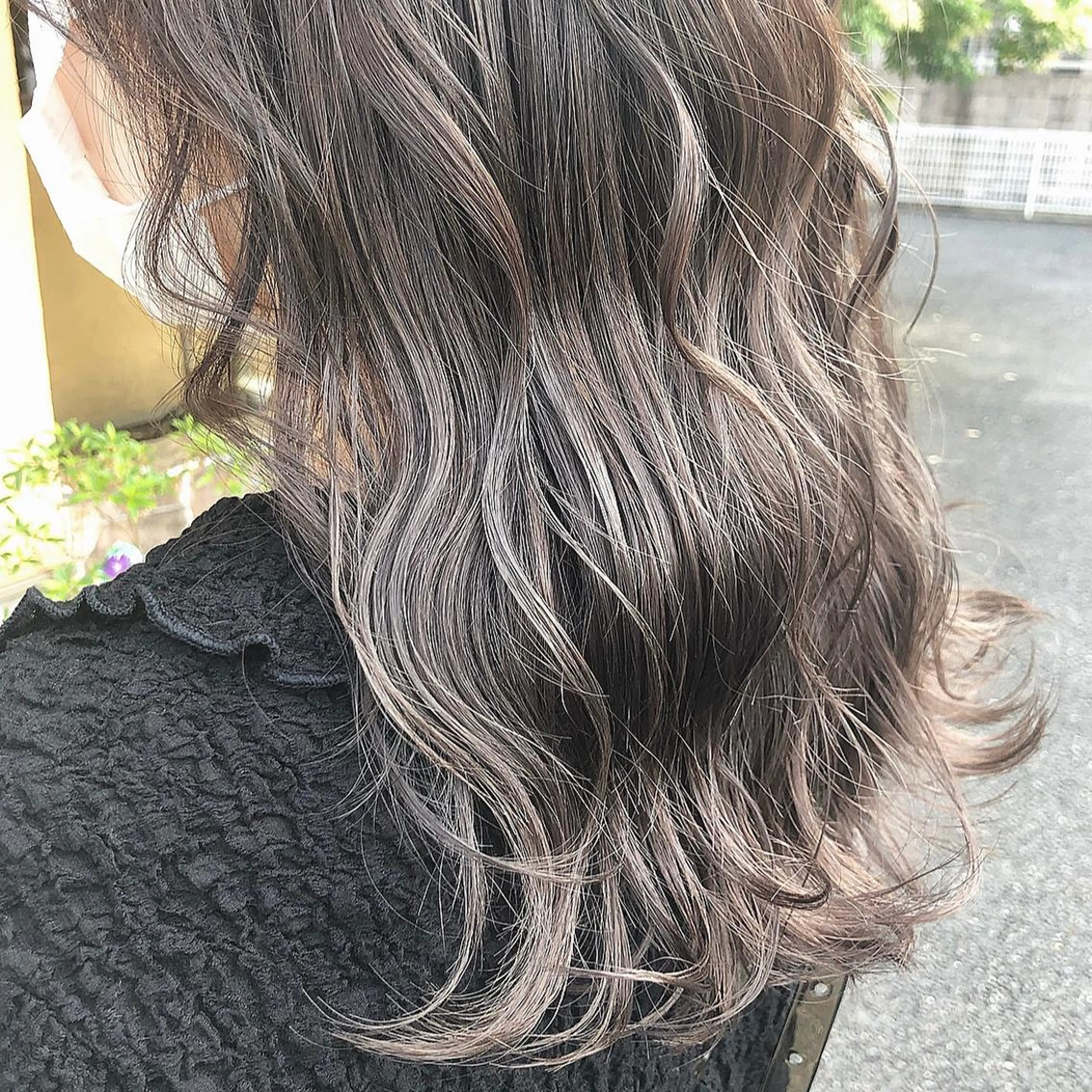 セミロング カラー ブリーチ 川元 汐音のヘアスタイル