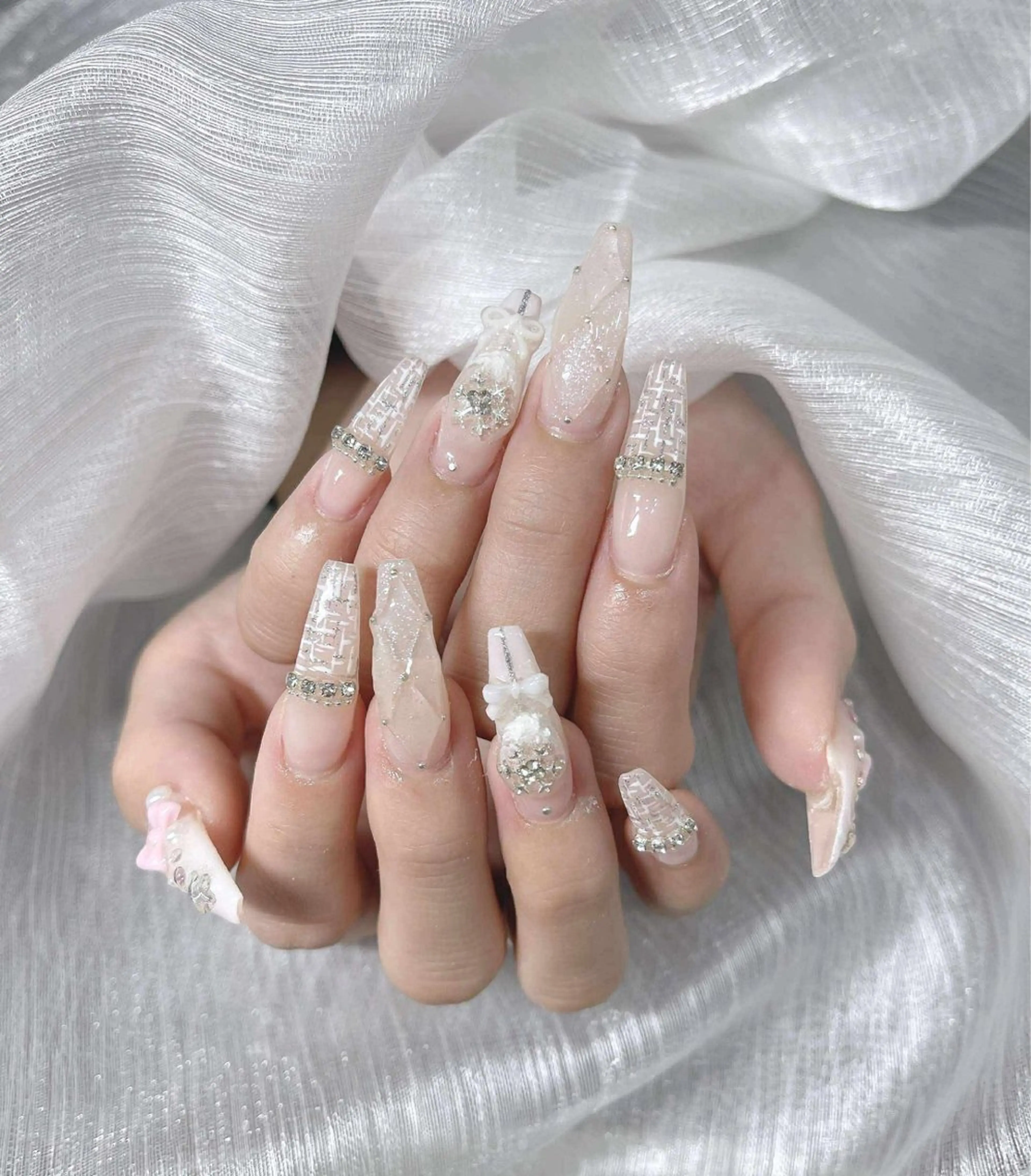 ネイル 長さ出し グラデーション 卒業式 キラキラネイル マグネットネイル ハンドネイル Lee Nailsのネイルデザイン