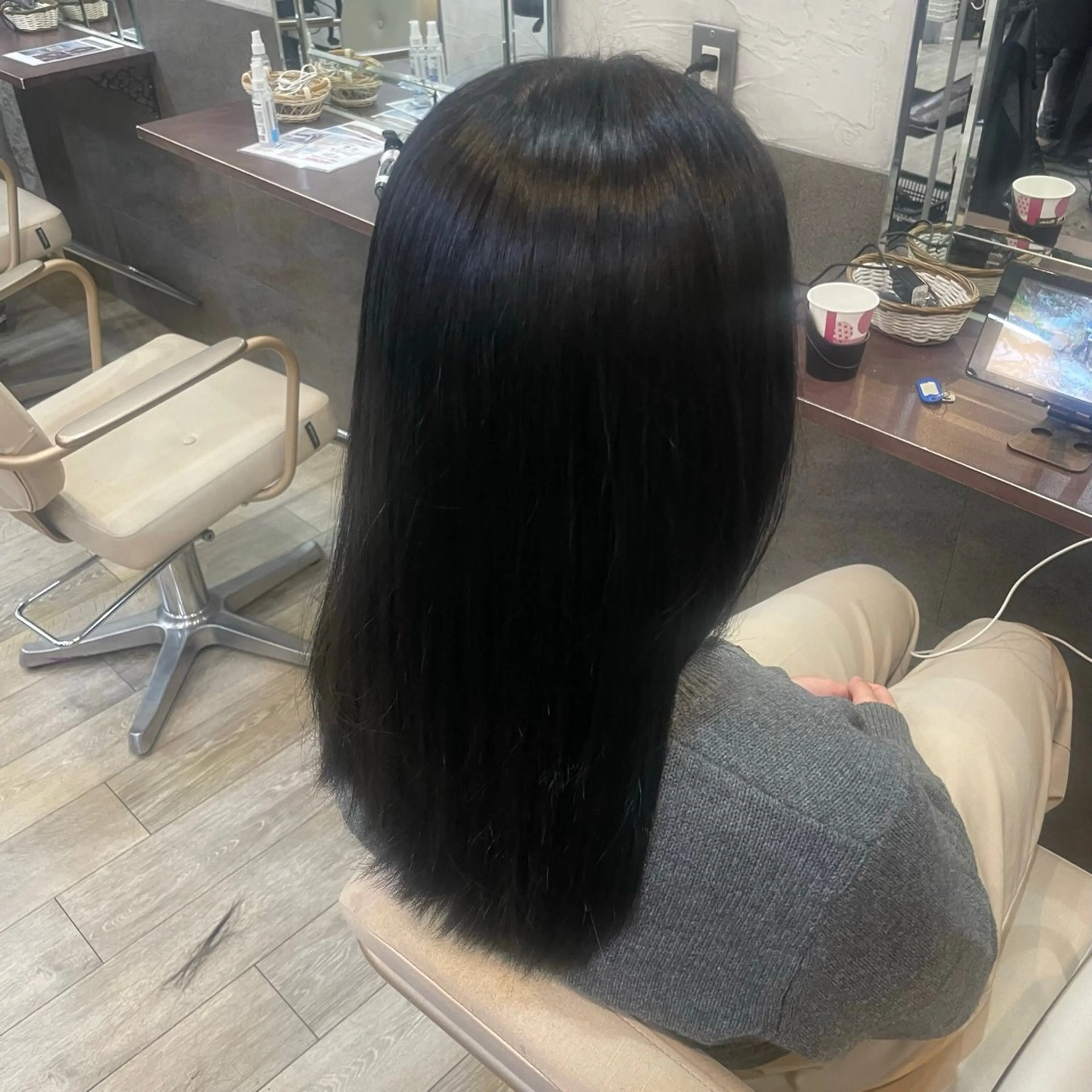セミロング 岩水 穂華のヘアスタイル