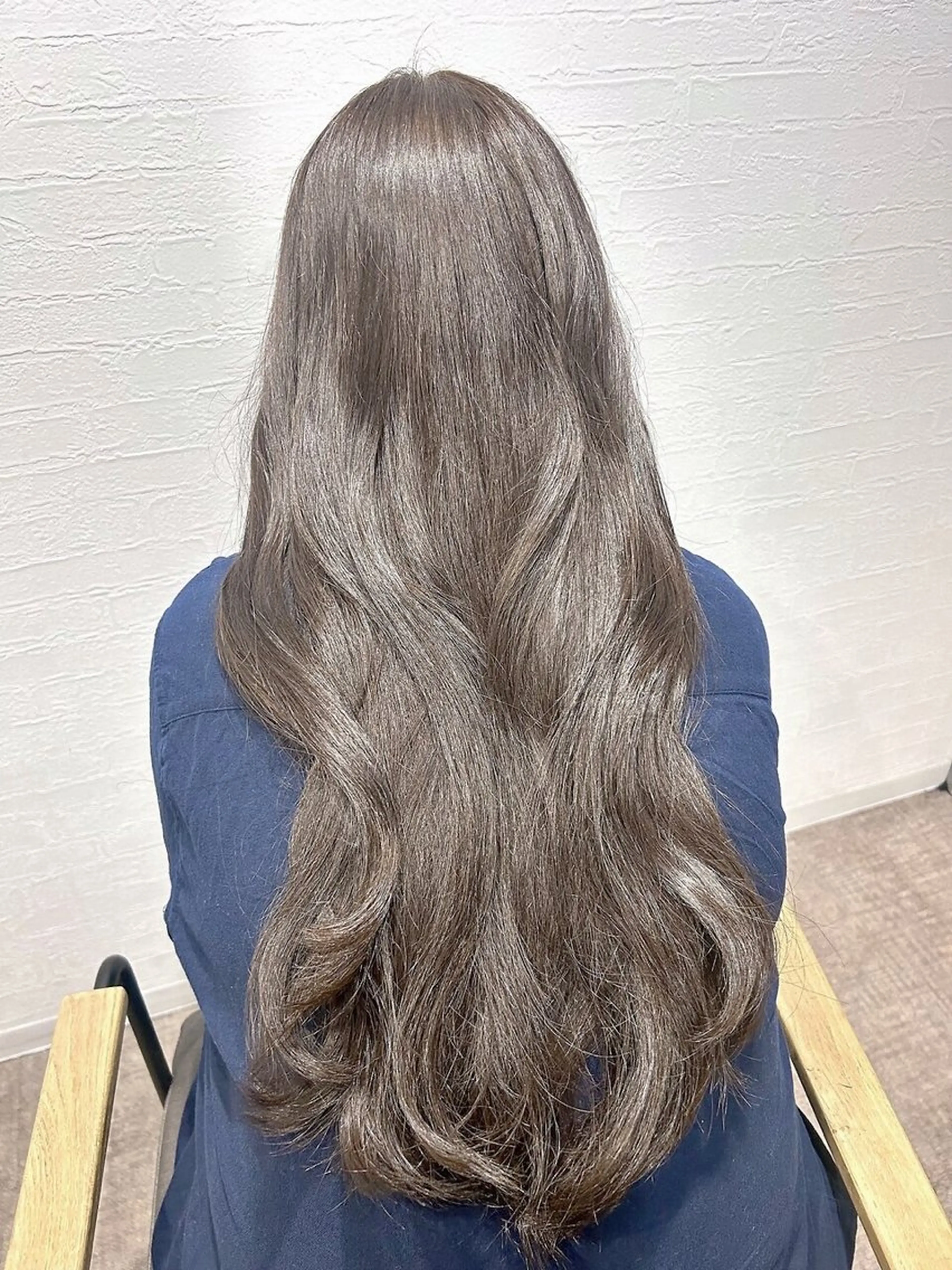 ロング カラー ベージュカラー 透明感カラー シアーベージュ ロング ヘアカラー 池田 華怜のヘアスタイル