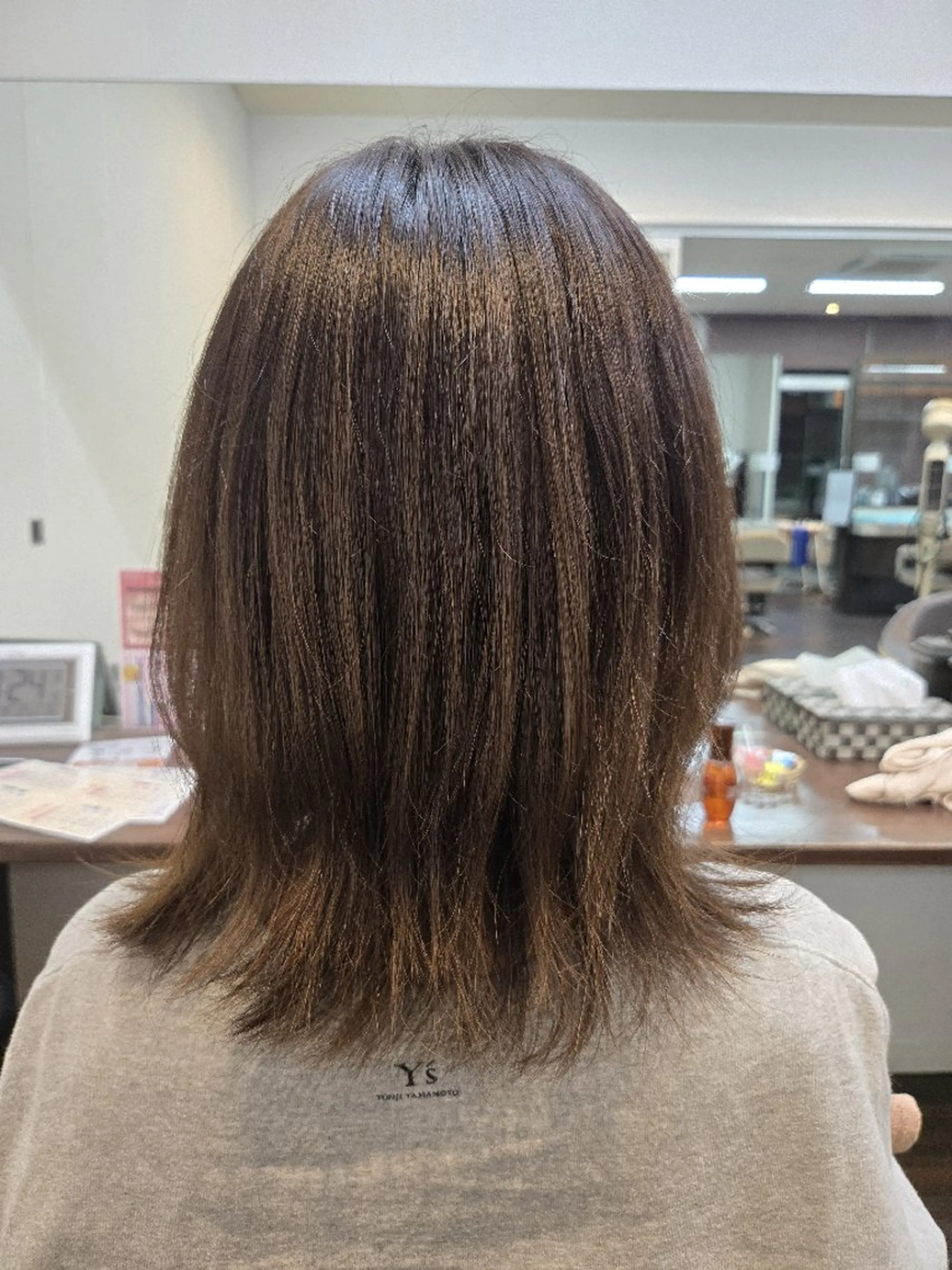 ミディアム くせ毛 レイヤーカット シャギー 外ハネヘア ENOMOTO所属・寺西 なおのヘアスタイル