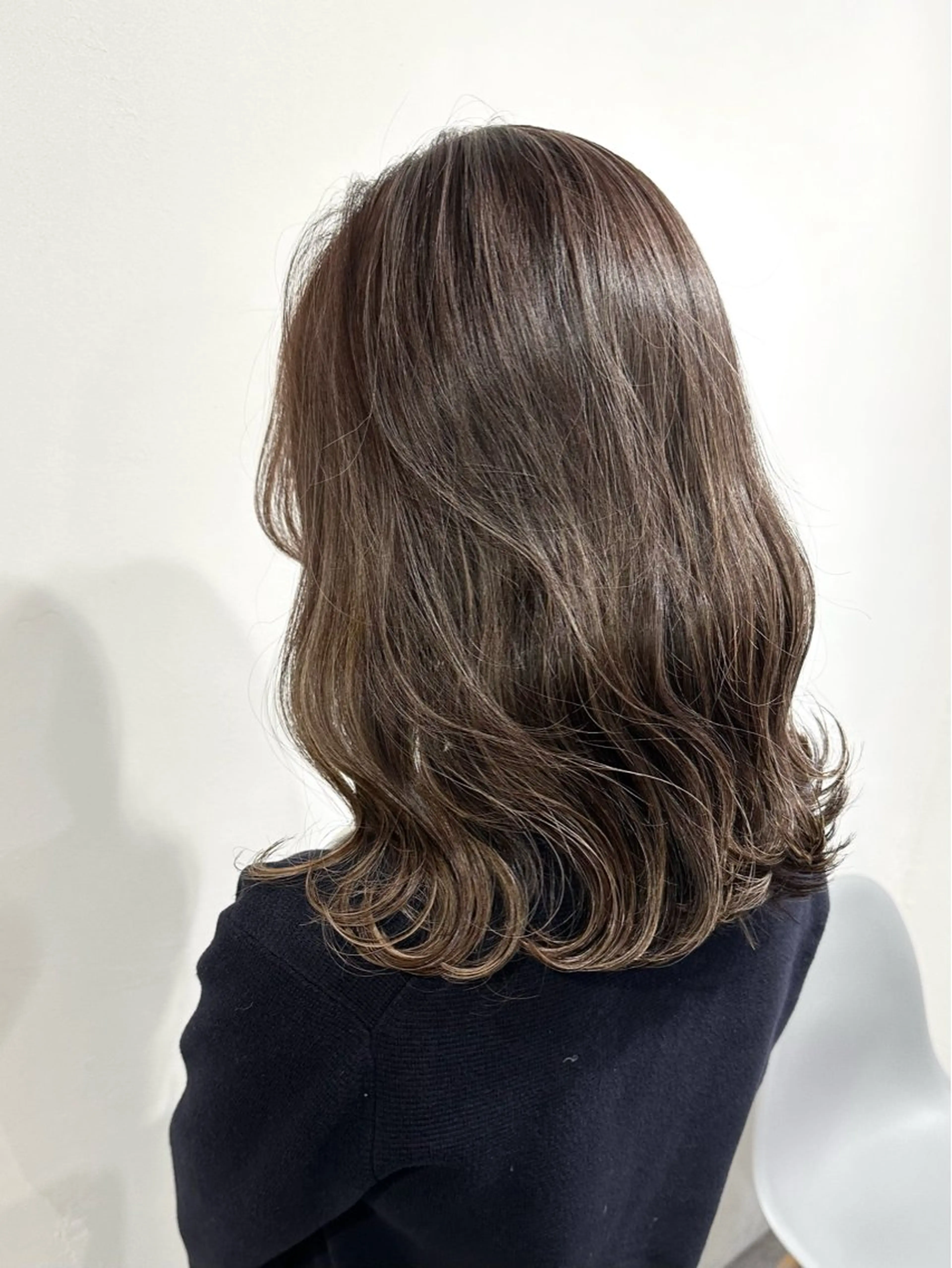 セミロング カラー ヘアアレンジ ベージュカラー ハイライトカラー ホワイトベージュ ハイライト カット ヘアカラー SALOWIN京都河原町Suite店所属・外国人風レイヤー/ ハイトーンSHUのヘアスタイル