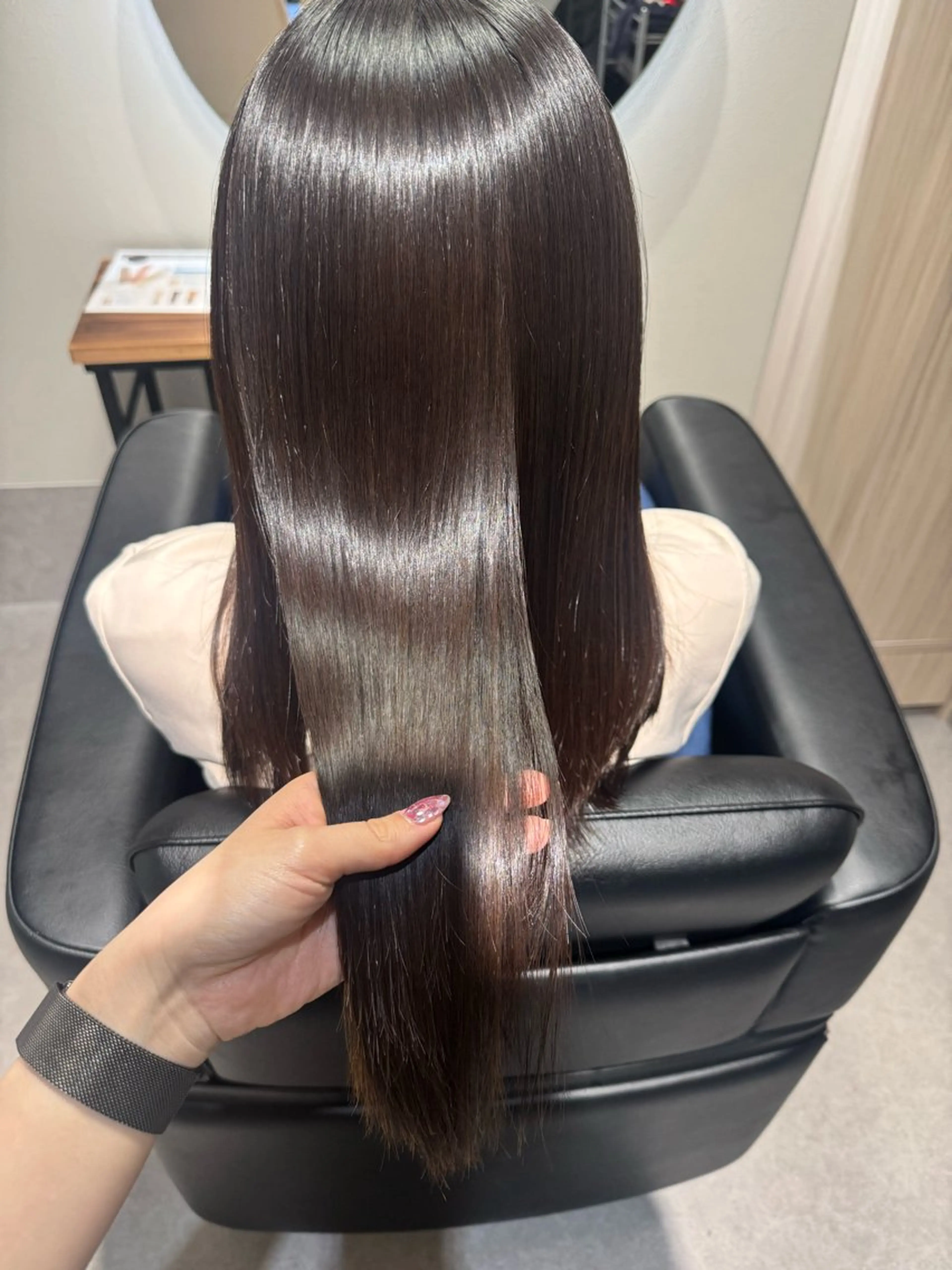 セミロング カット ヘアカラー 縮毛矯正 トリートメント NAVY 橋本心 縮毛矯正のヘアスタイル