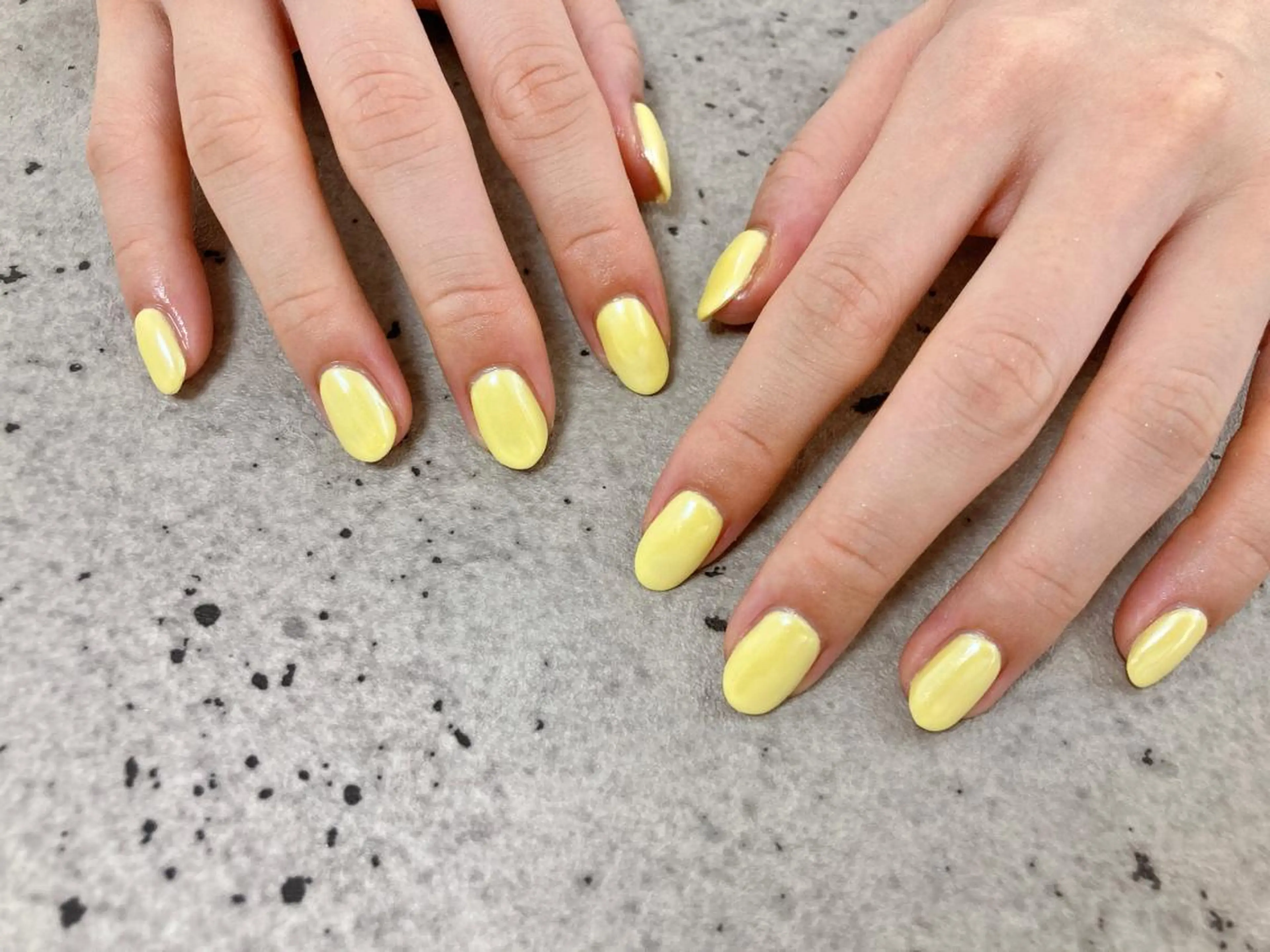 ネイル ホワイト 黄色 ハンドネイル Mogu nail 二子玉川のネイルデザイン