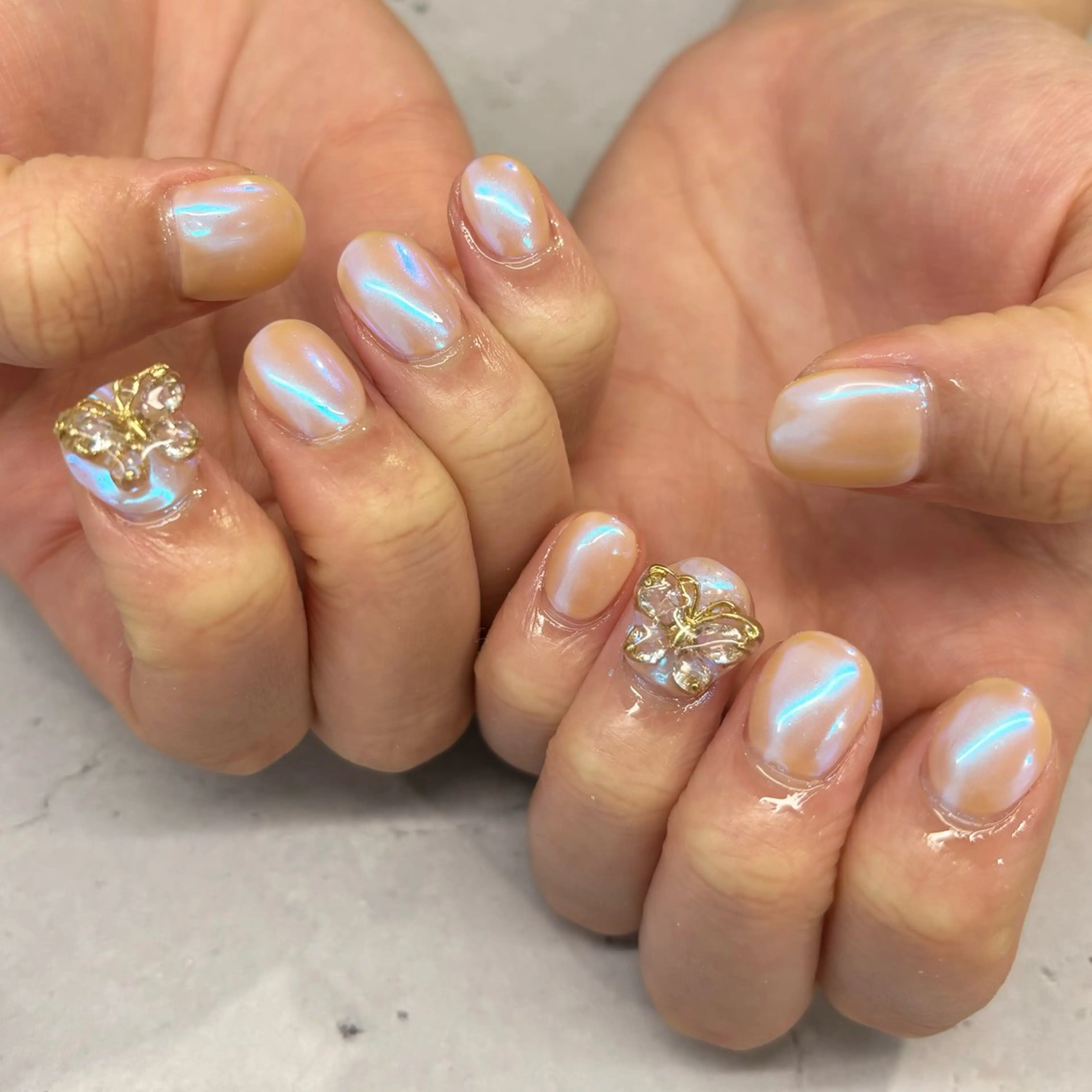 ネイル オーロラネイル ブルー ワンカラーネイル ピンク ハンドネイル 荒巻 めいのネイルデザイン