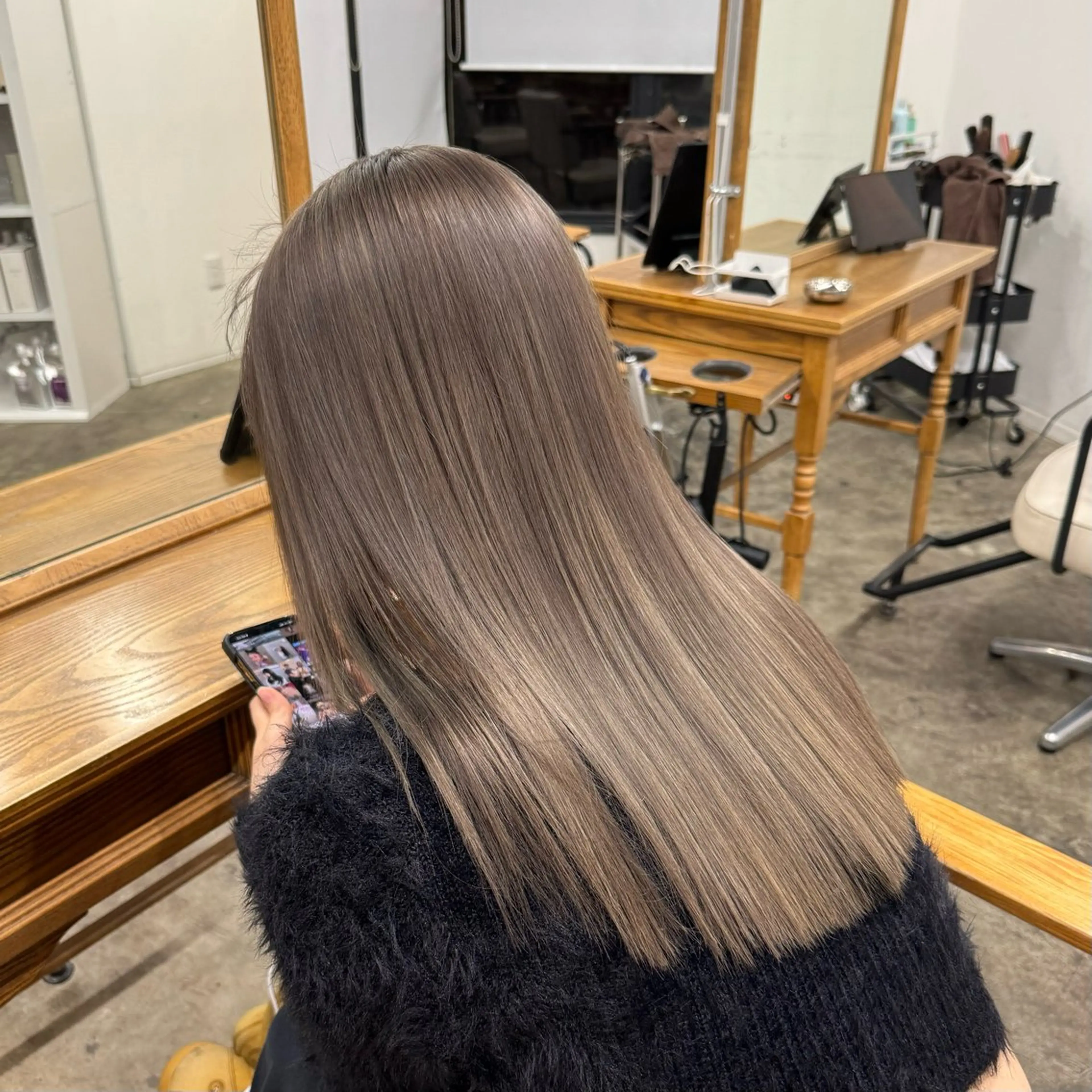 カラー ベージュカラー ブリーチ 透明感カラー グレージュ ヘーゼル ヘアカラー トリートメント 透明感ワンカラー梅田 ダブルカラー/川上のヘアスタイル