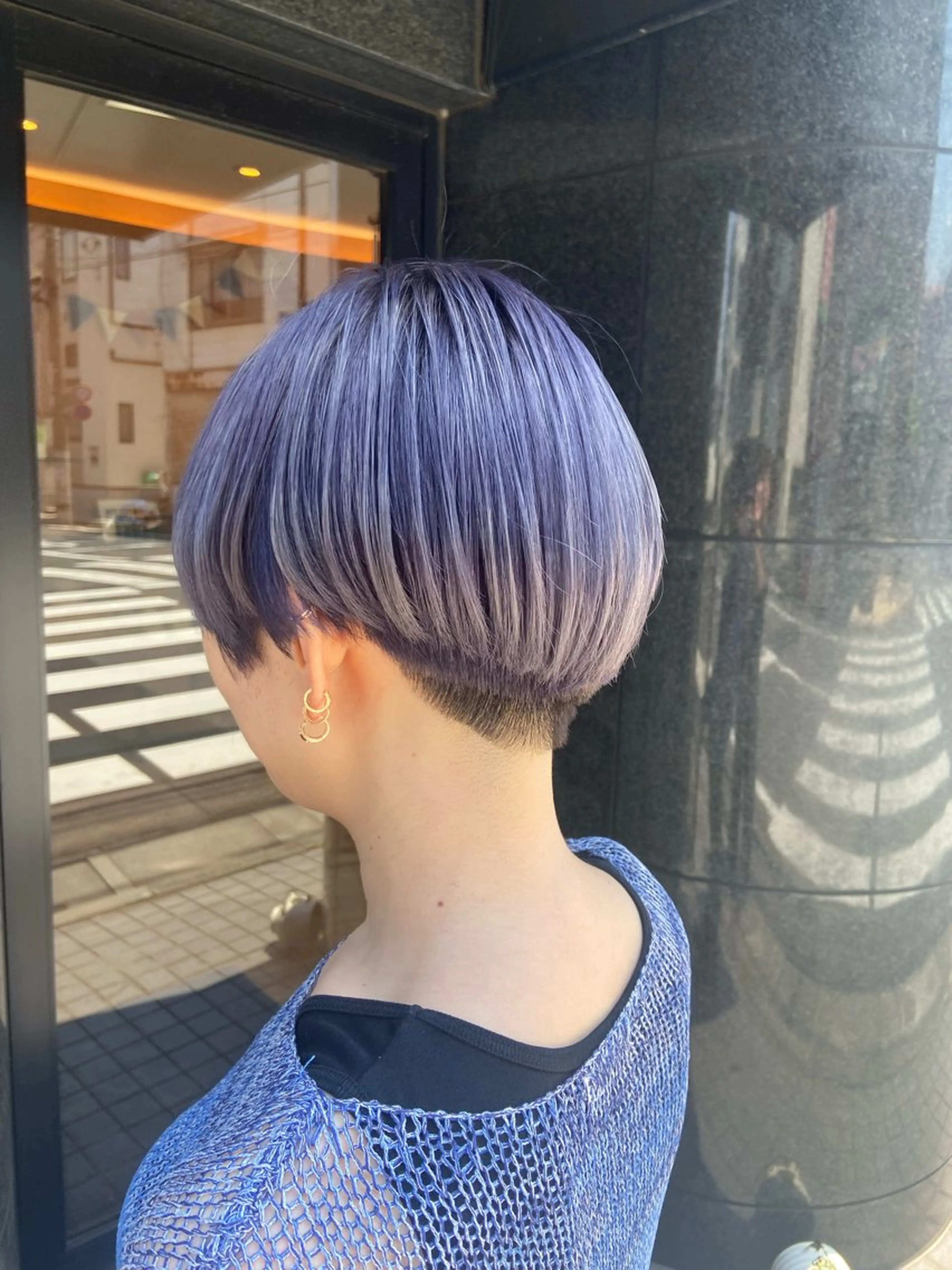 ショート カラー ブリーチ パープルカラー シルバー 沖山 雄一のヘアスタイル