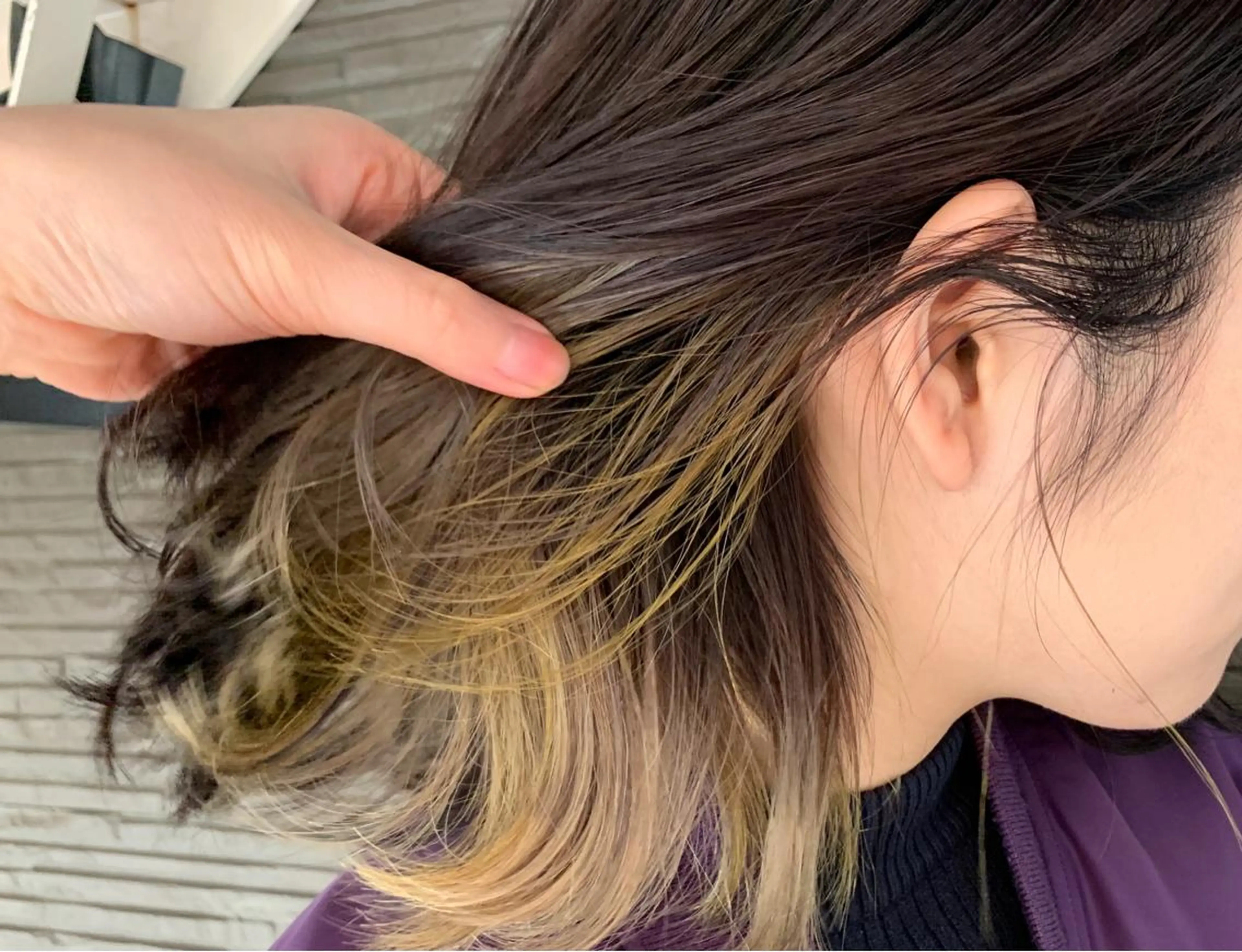 ミディアム カラー ハイライトカラー インナーカラー パープルカラー シルバー イエローカラー 井上 舞のヘアスタイル