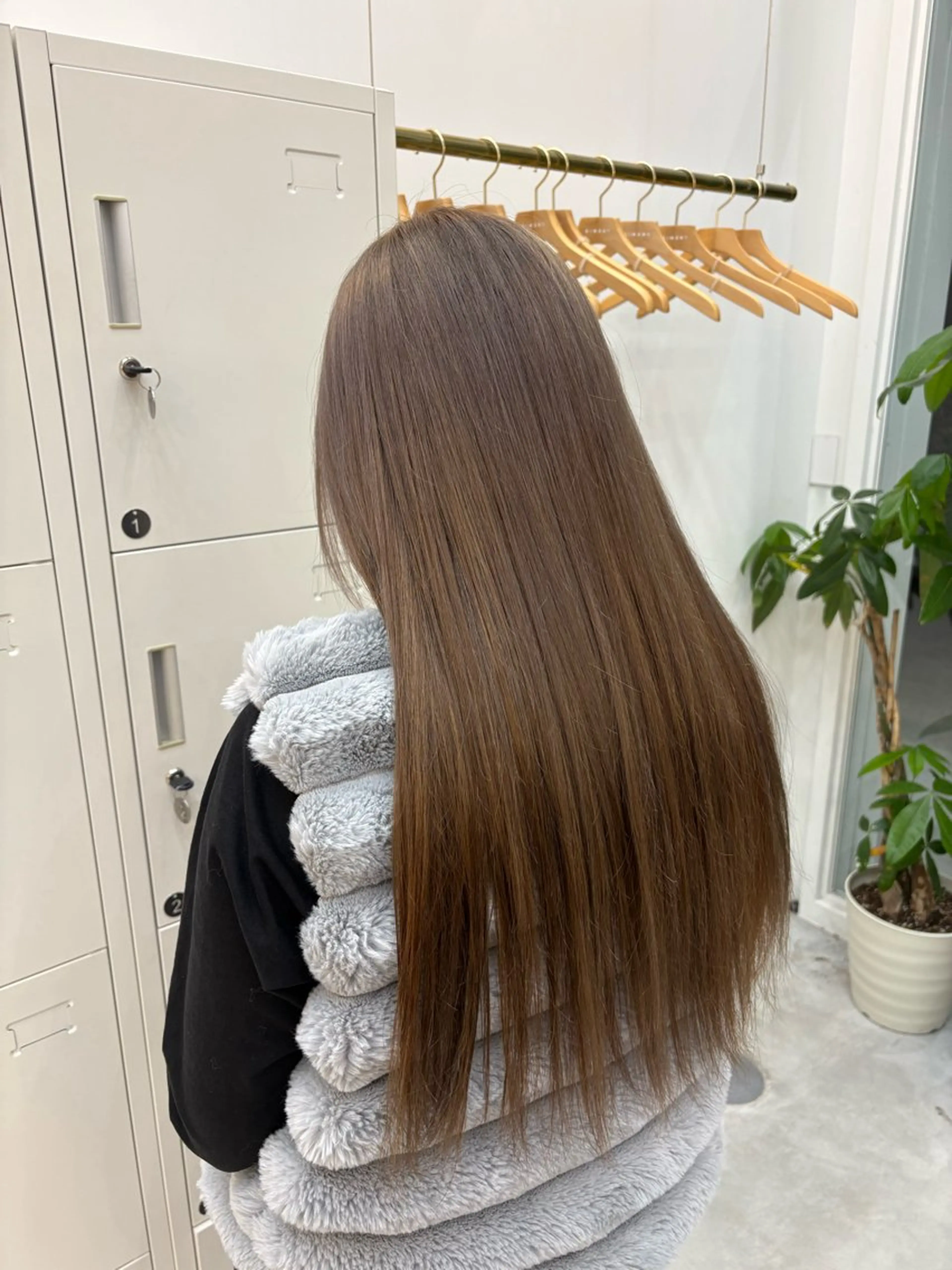 カラー ベージュカラー ミルクティーベージュ ヘアカラー 齋藤 そらのヘアスタイル