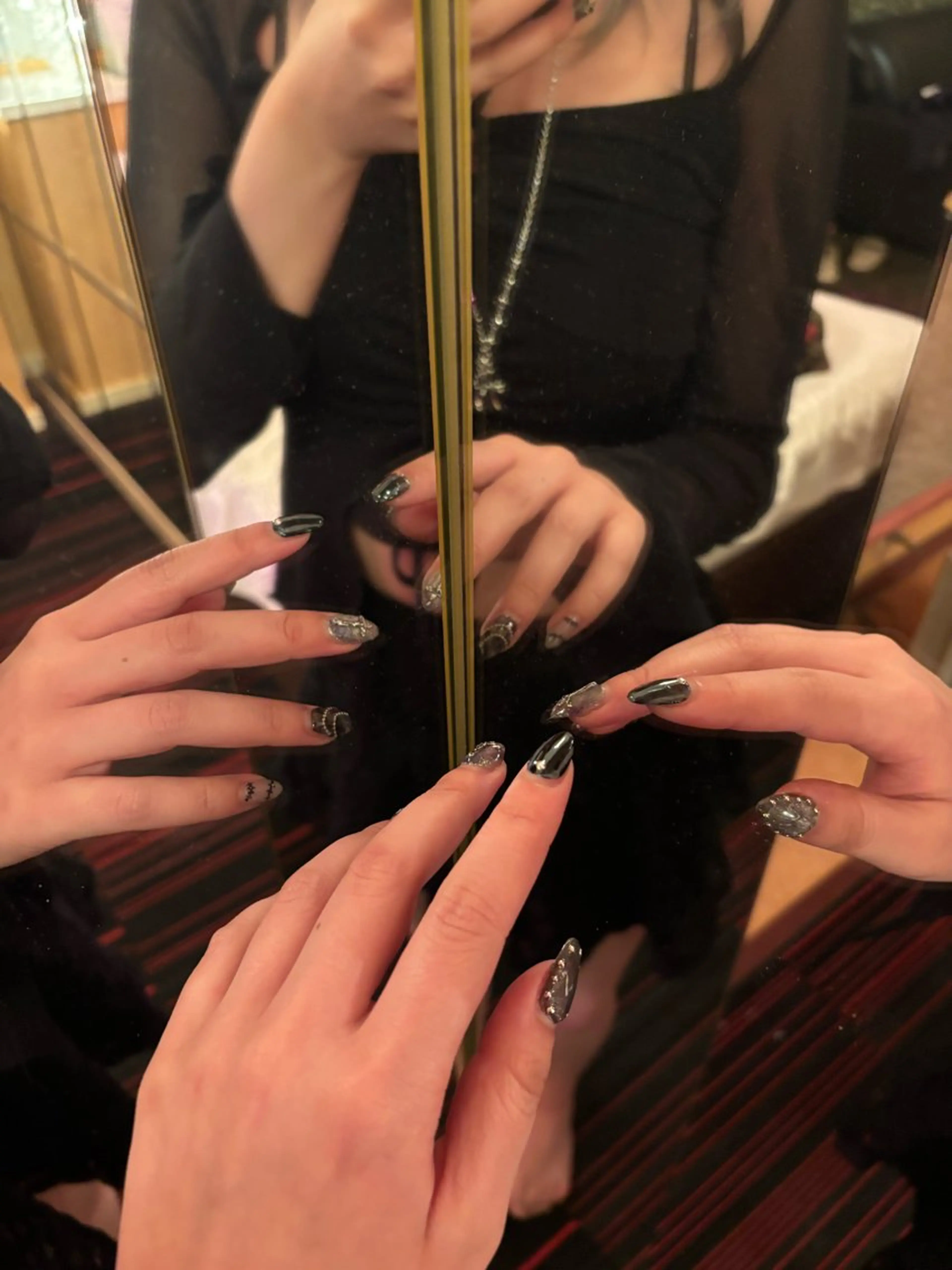 ネイル ハンドネイル ハンドケア AMRITA omotesando所属・艶ｶﾗｰ･:*個性派 ﾈｲﾙ🦋mire-のネイルデザイン