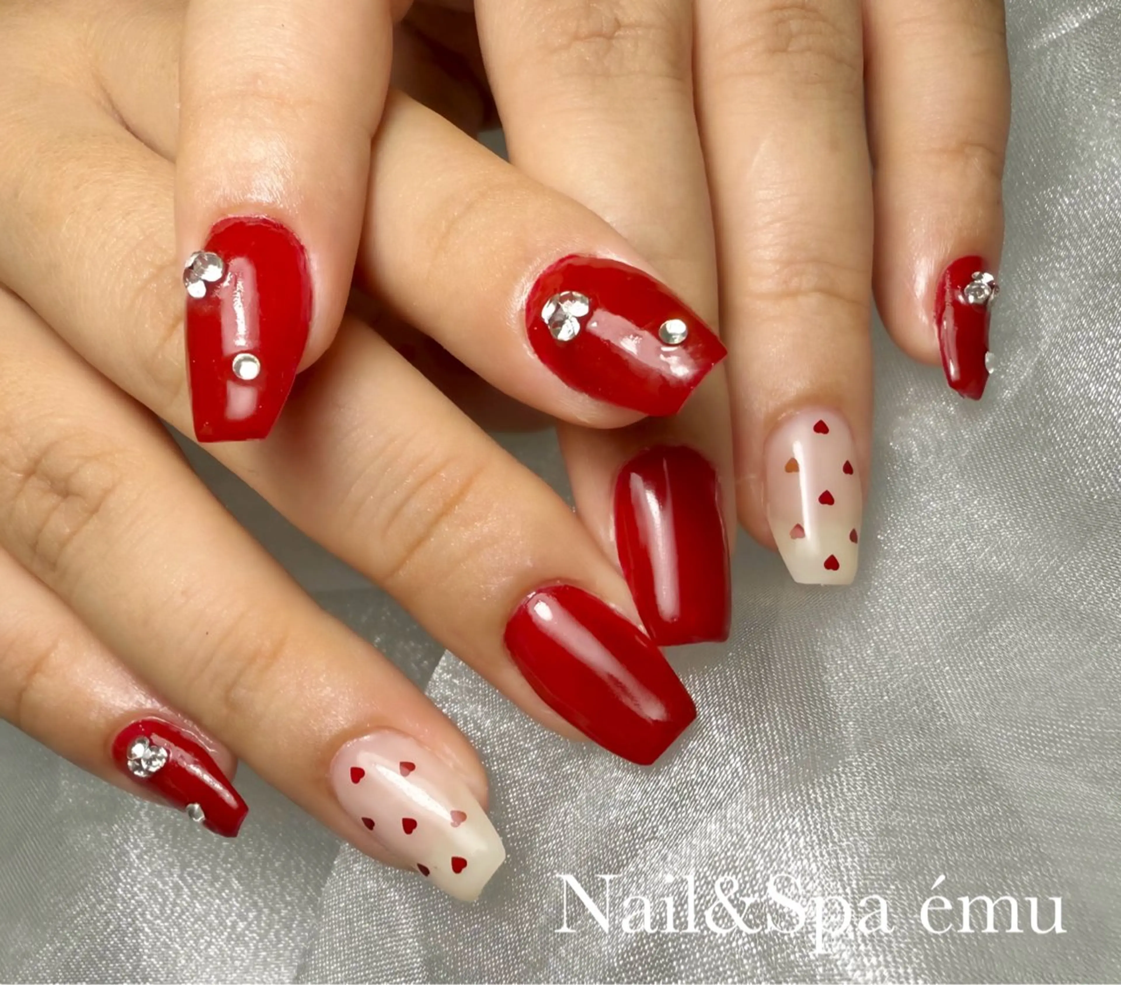 ネイル ドット ゴールド ハート 赤色 ハンドネイル Nail&Spa émuのネイルデザイン