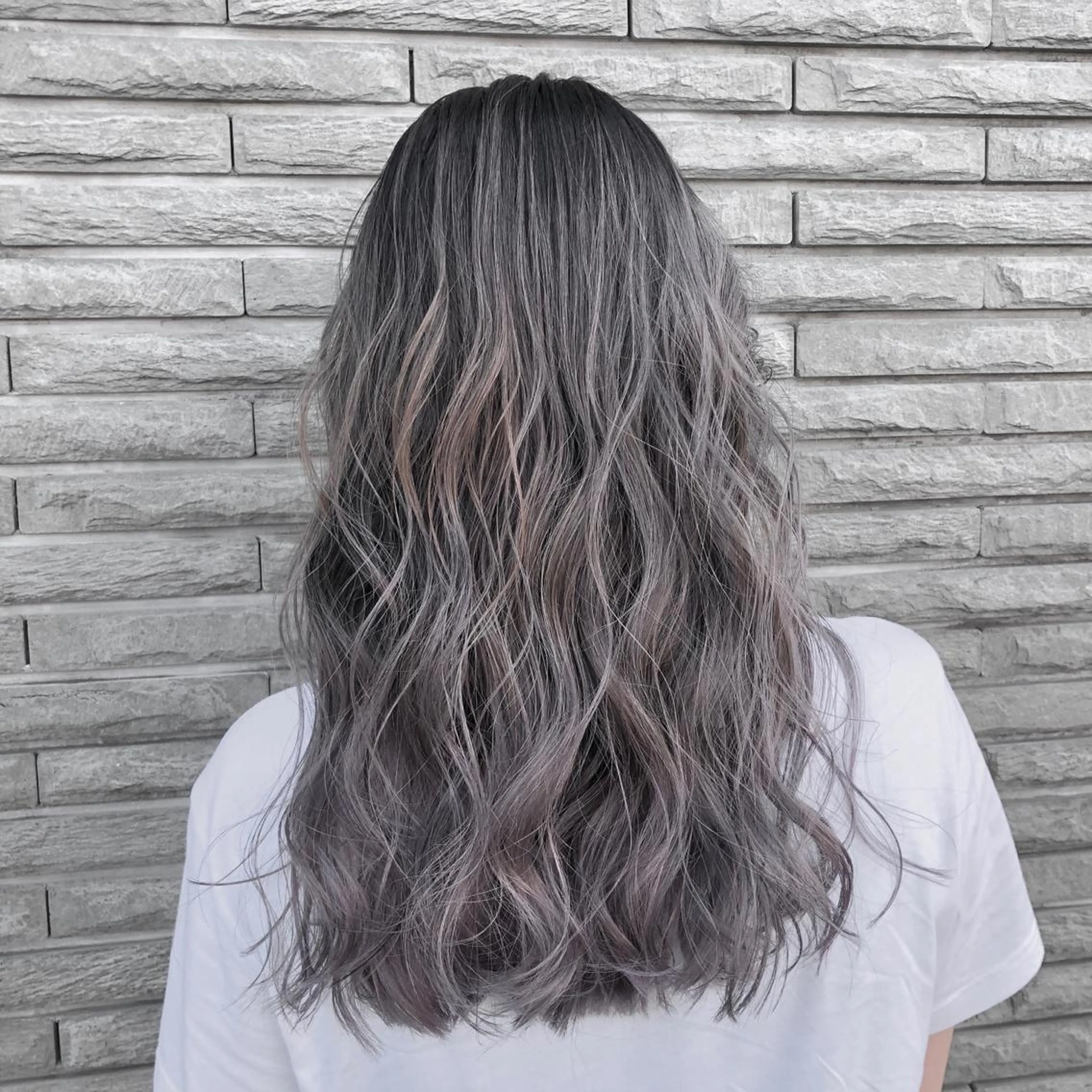 セミロング カラー ヘアアレンジ バレイヤージュ デザインカラー ハイライトカラー 外国人風カラー ハイライト アンドウ ユウ/ レイヤーカット/韓国のヘアスタイル