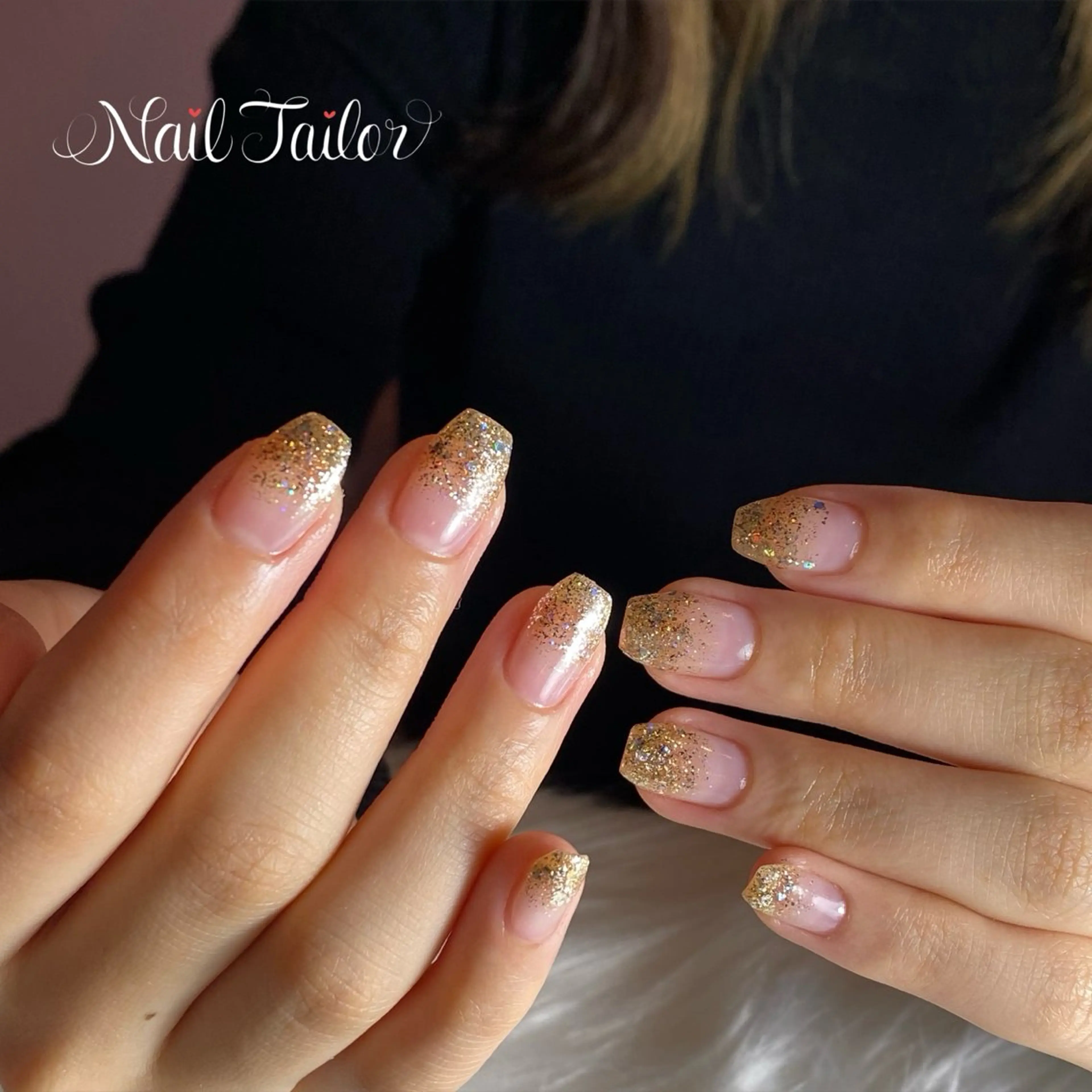 ネイル フラッシュネイル ジェルネイル ゴールド グラデーション キラキラネイル ハンドネイル 〜Nail Tailor〜　ネイルテイラー所属・NailTailor ネイルテイラーのネイルデザイン