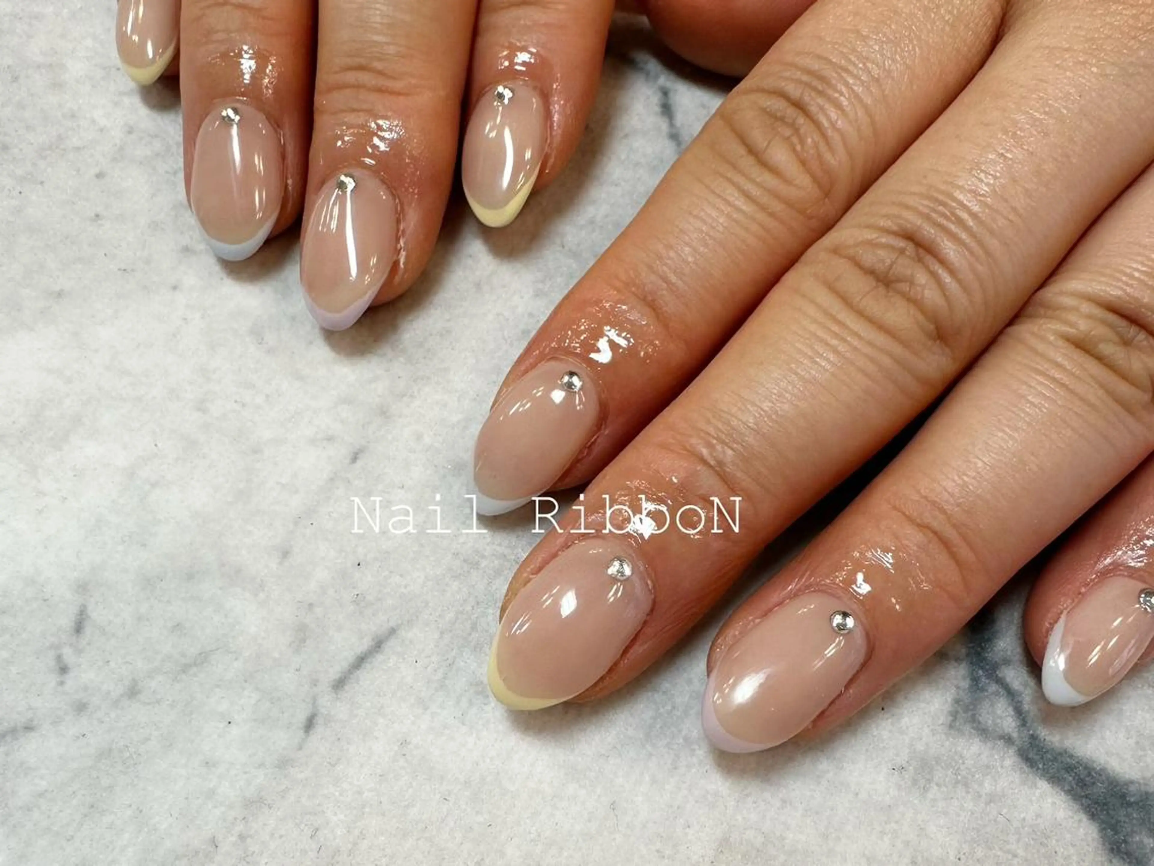 ネイル ネイルリボン 受付スタッフのネイルデザイン