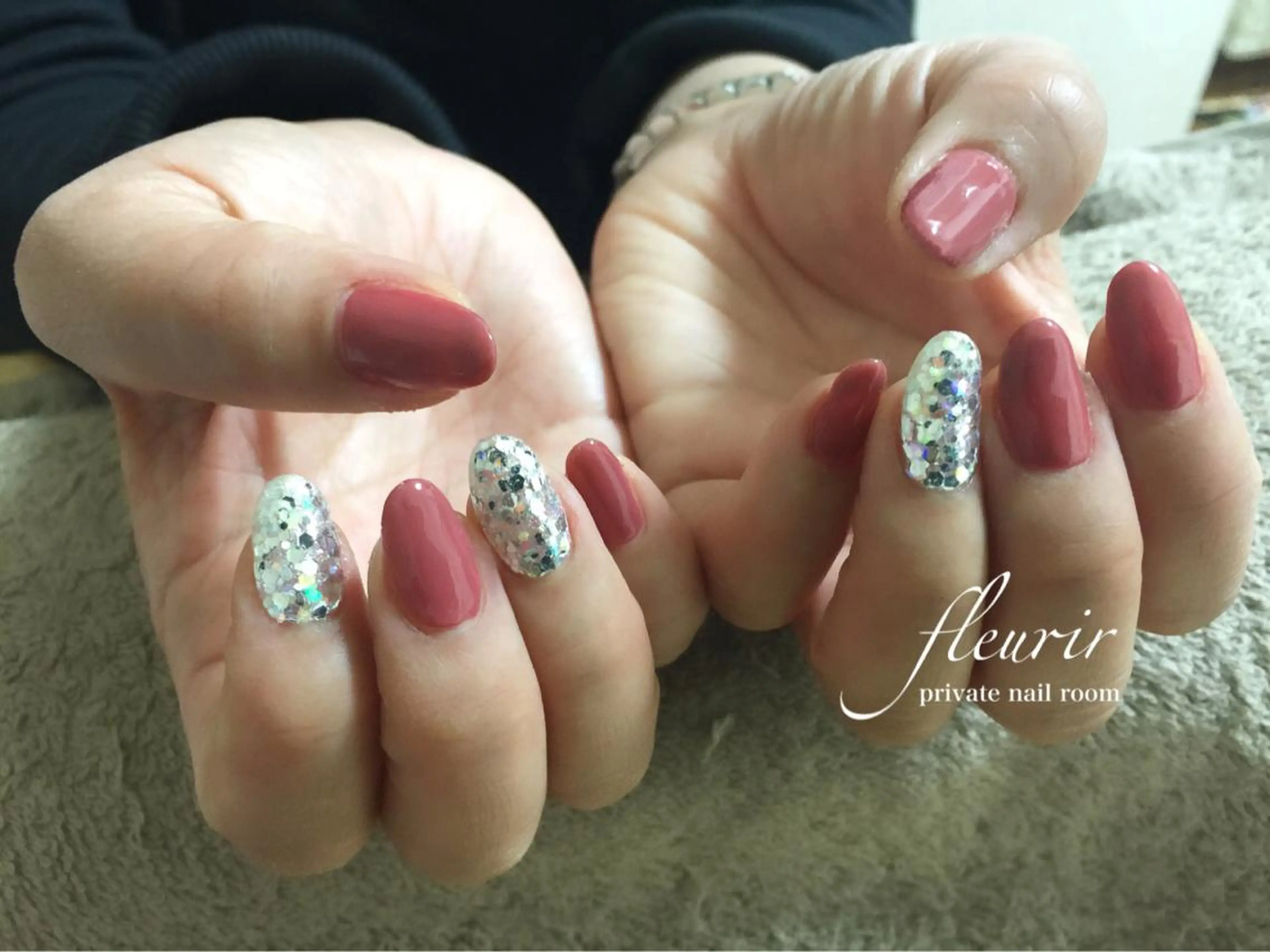 ネイル ゴールド ホログラムネイル ワンカラーネイル 赤色 シルバー フルリール 【プライベートサロンのネイルデザイン