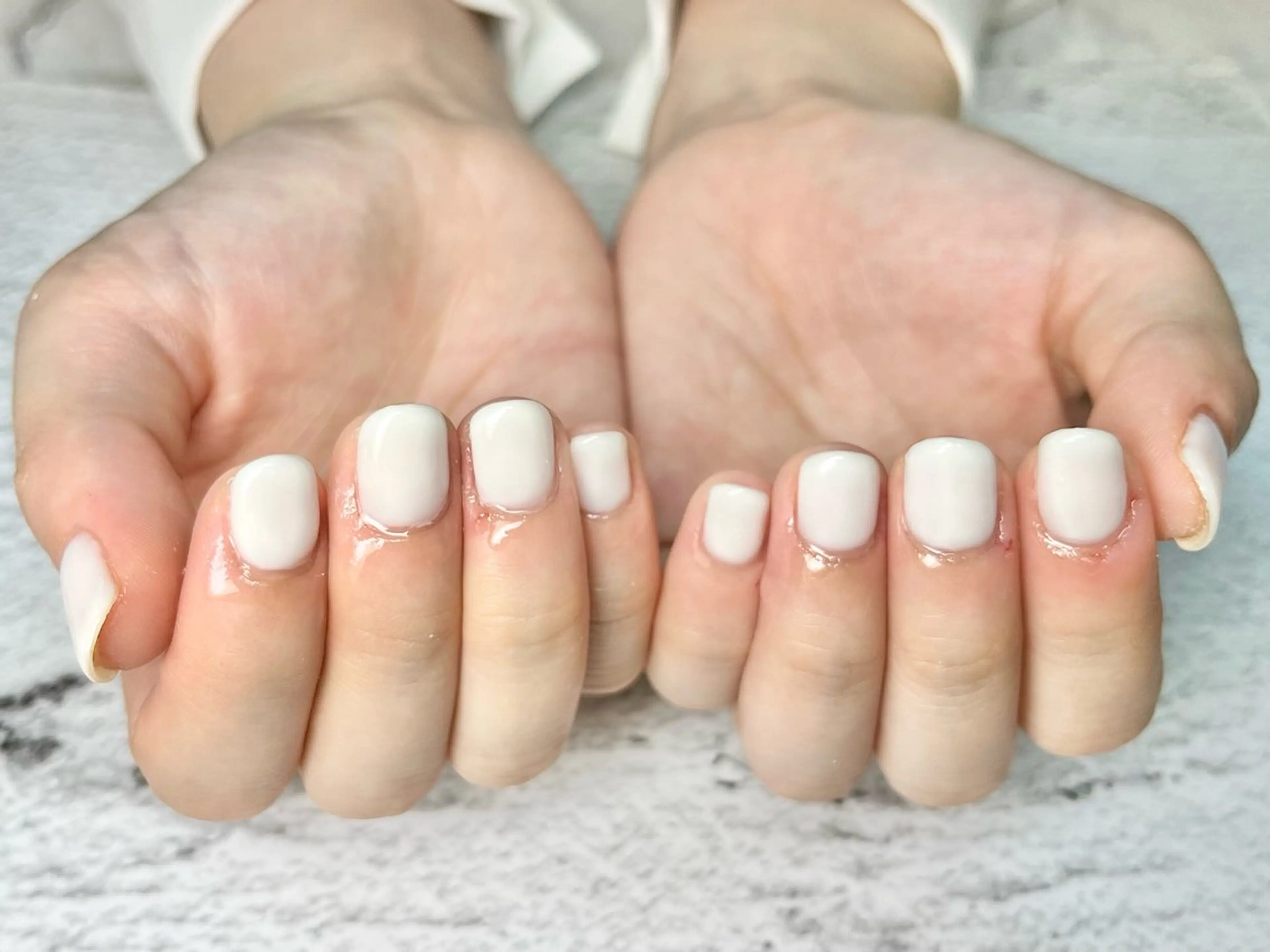 ネイル ホワイト Queen nail 北堀江 ASUKAのネイルデザイン