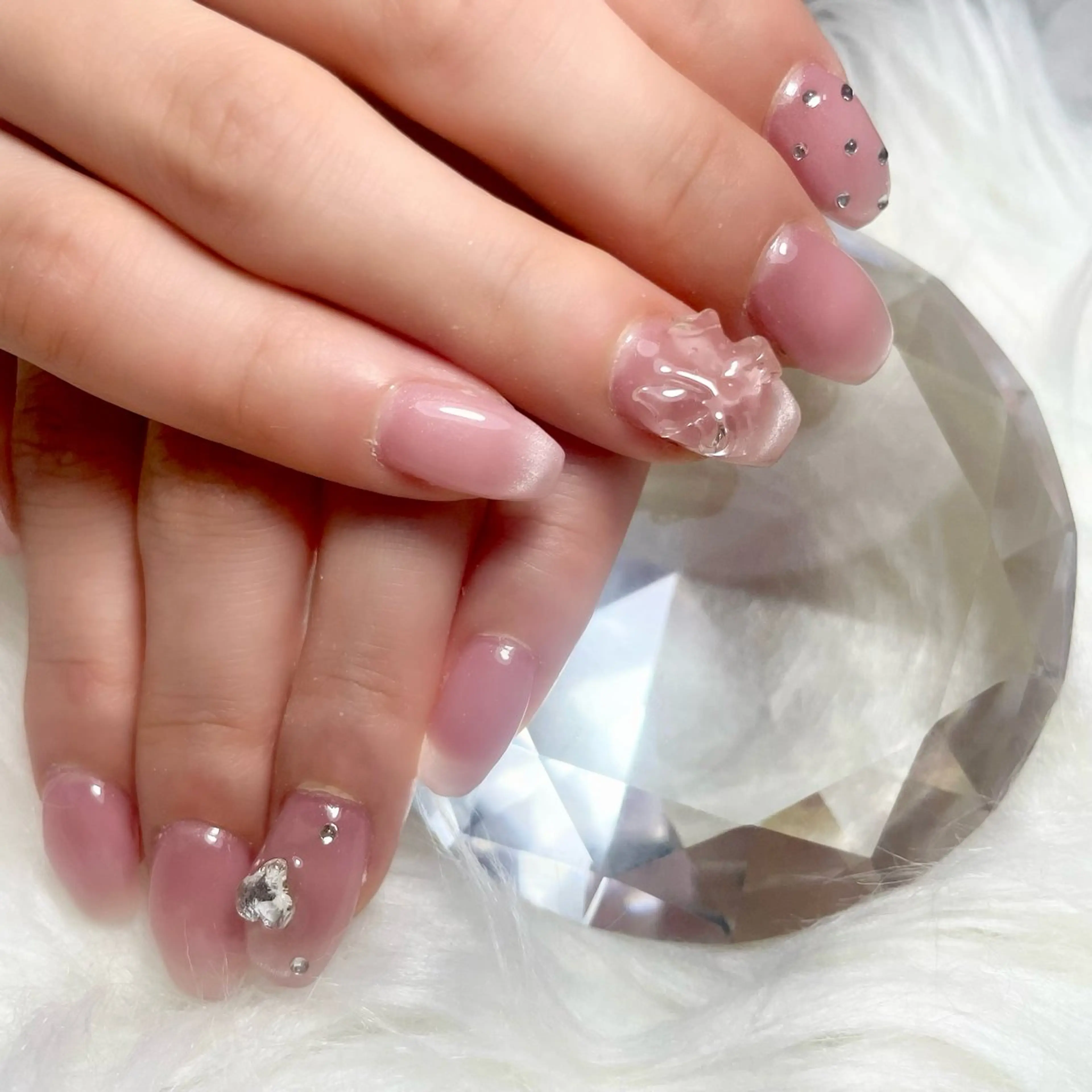 ネイル WHITE NAIL 宝塚所属・中田 未優のネイルデザイン