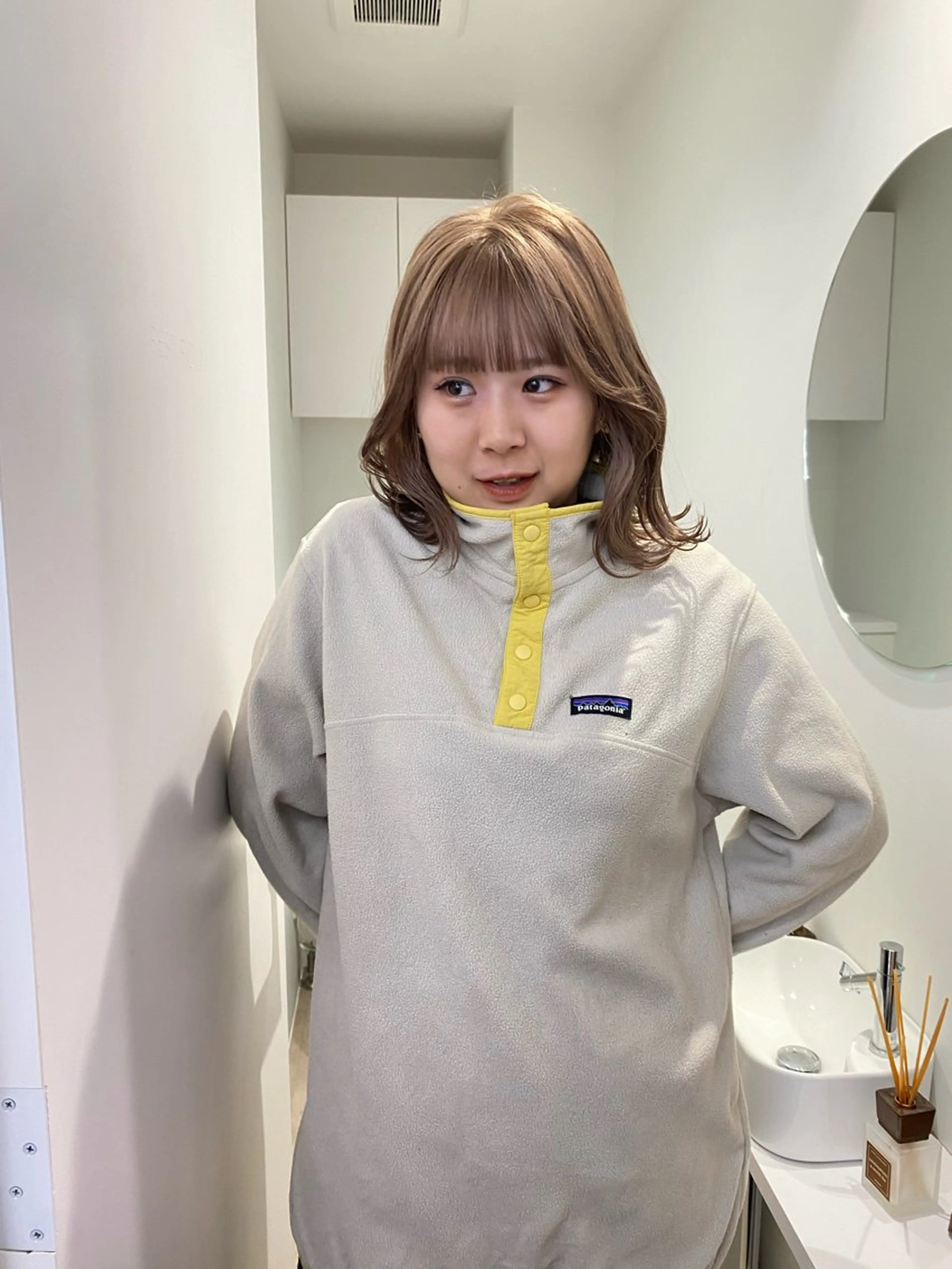 ミディアム カラー ベージュカラー ミルクティーベージュ ヘアカラー hinaka .のヘアスタイル