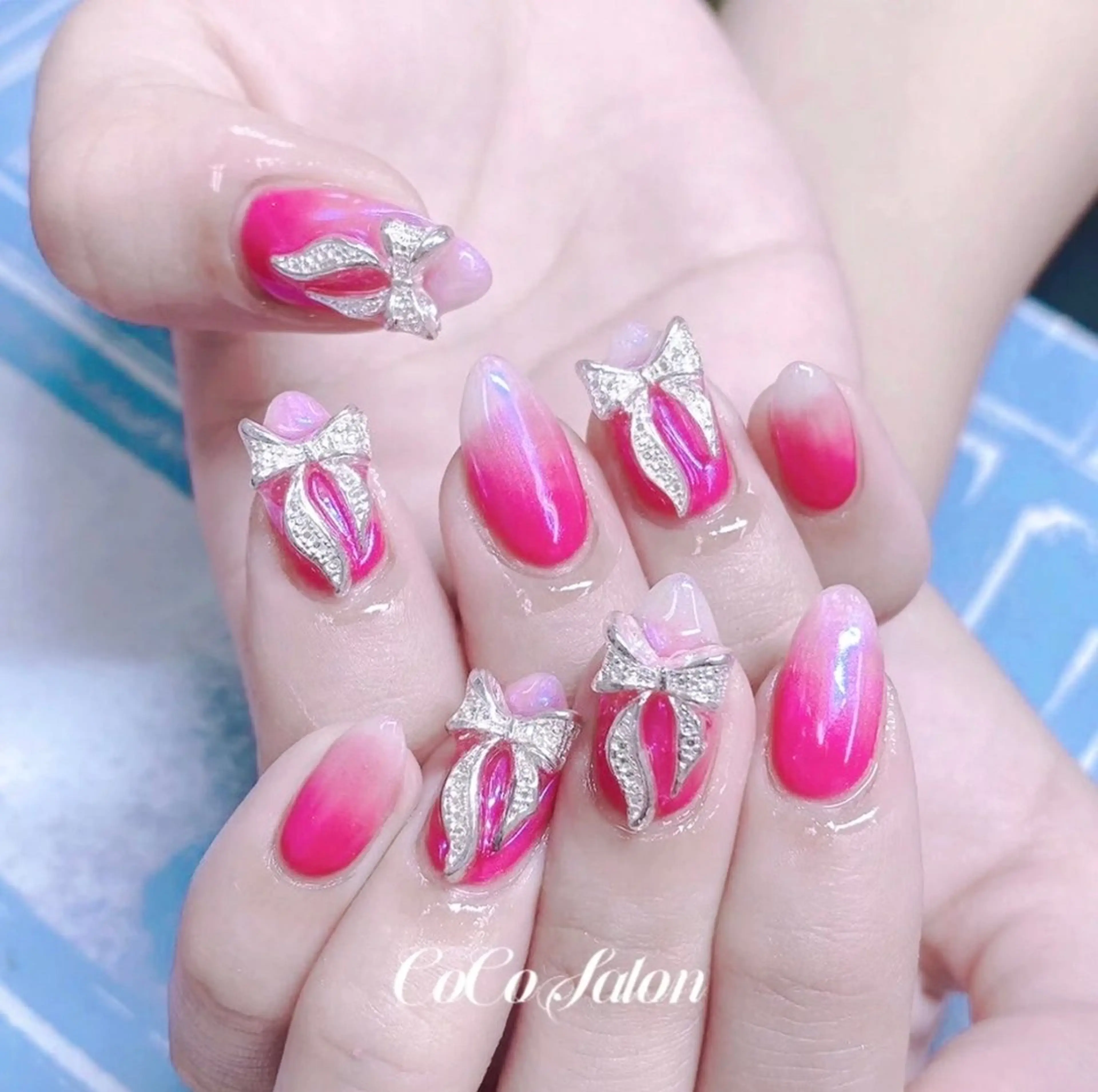 ネイル グラデーション キラキラネイル ピンク リボン スカルプネイル CoCo Salon ネイル/睫毛/脱毛のネイルデザイン