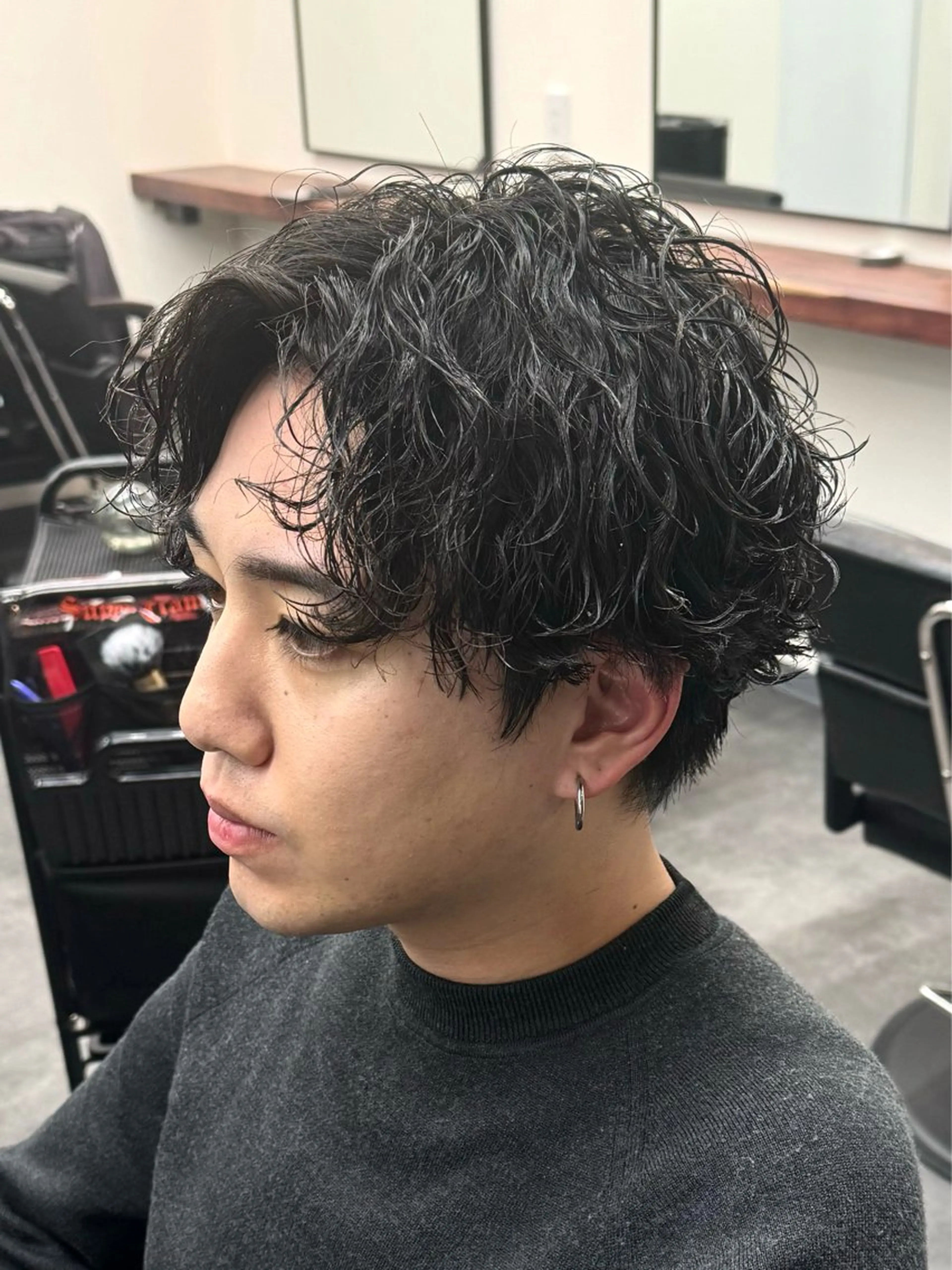 ミディアム パーマ メンズ ミディアムパーマ メンズパーマ 波巻きパーマ カット パーマ 柏メンズカットパーマ NO.1タイチのヘアスタイル