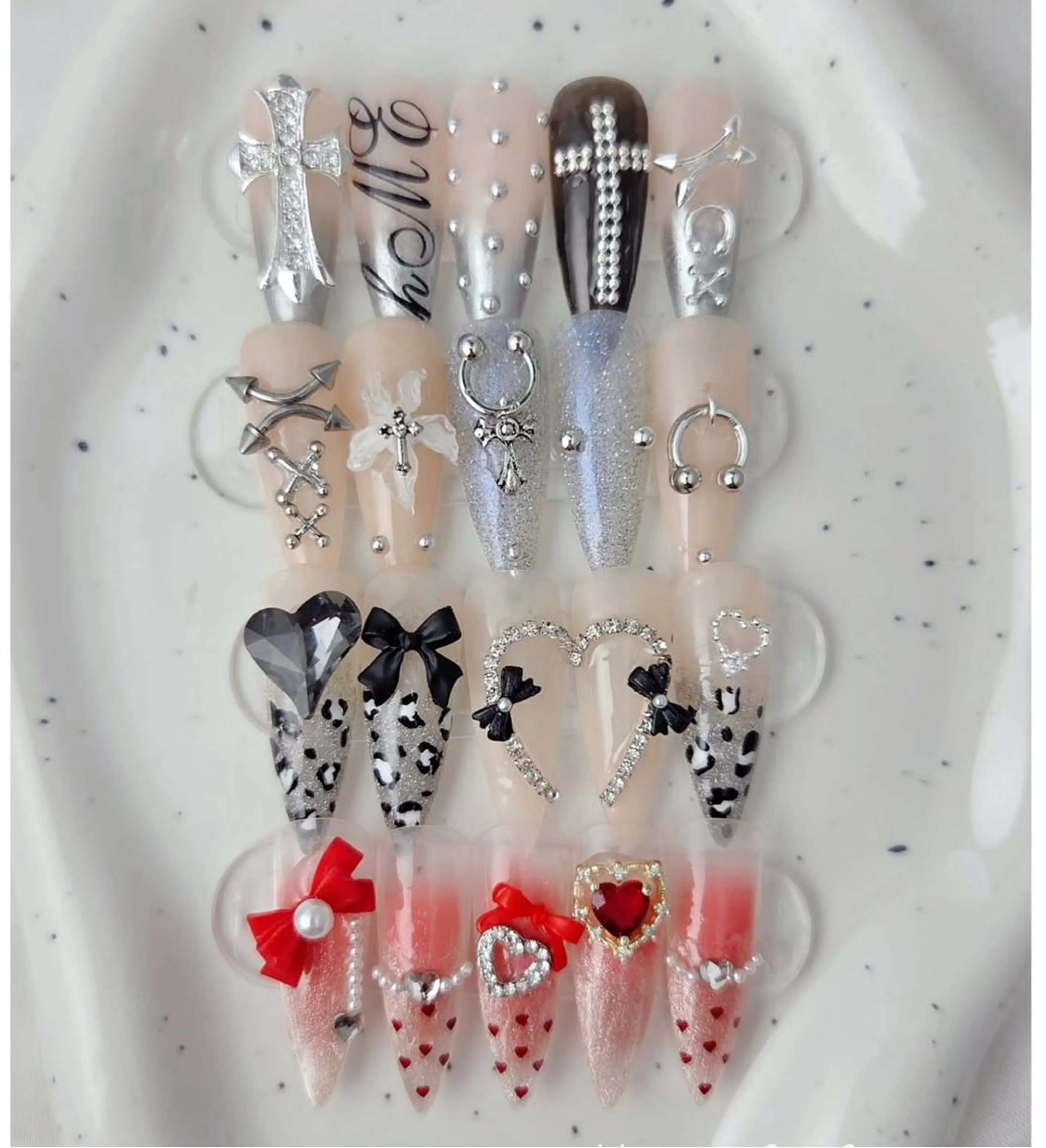 ネイル アニマル柄 オーロラネイル チークネイル フラッシュネイル ジェルネイル ハンドネイル Lyna 池袋のネイルデザイン